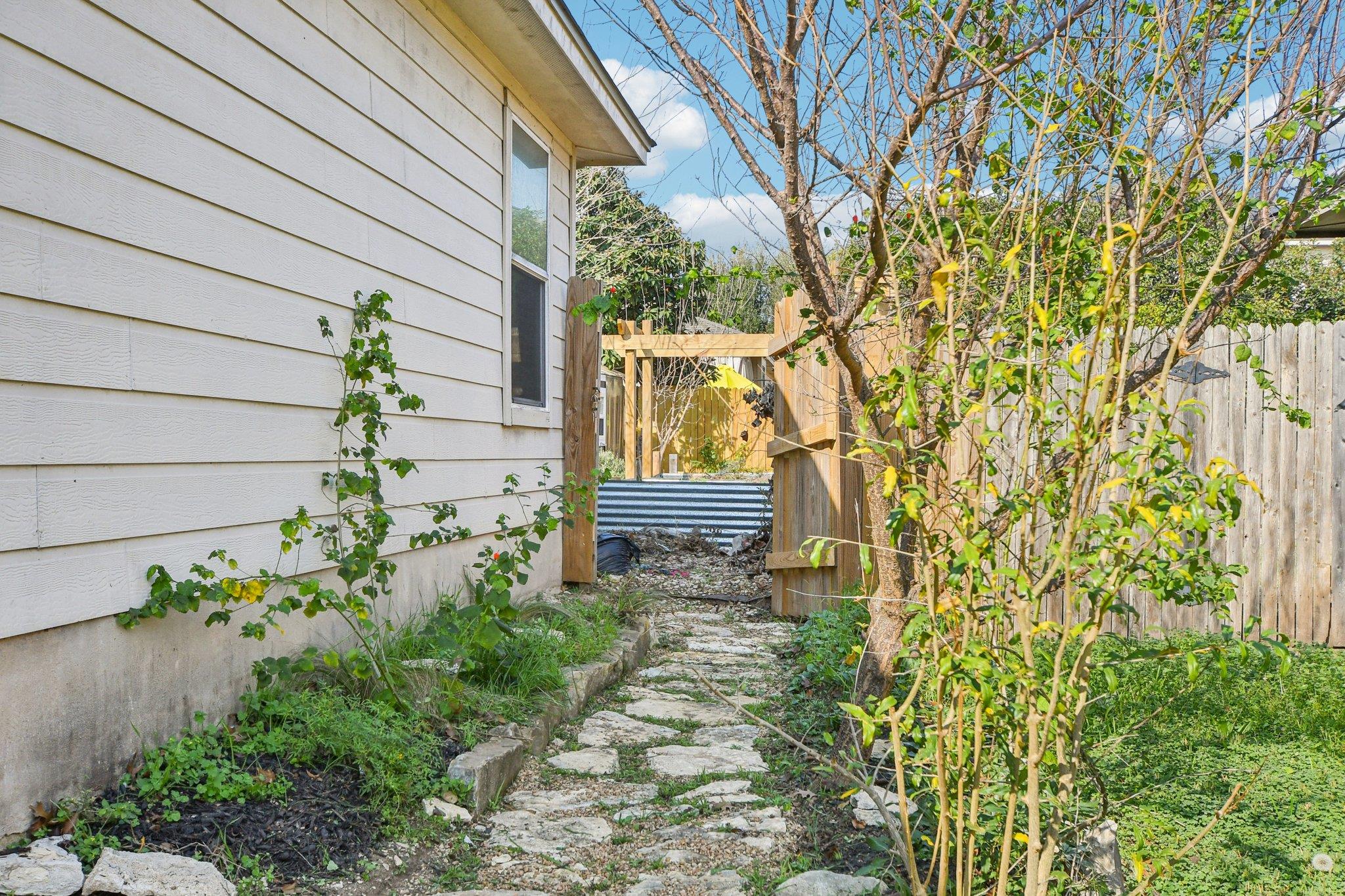 209 Wisteria Way, San Marcos, TX 78666