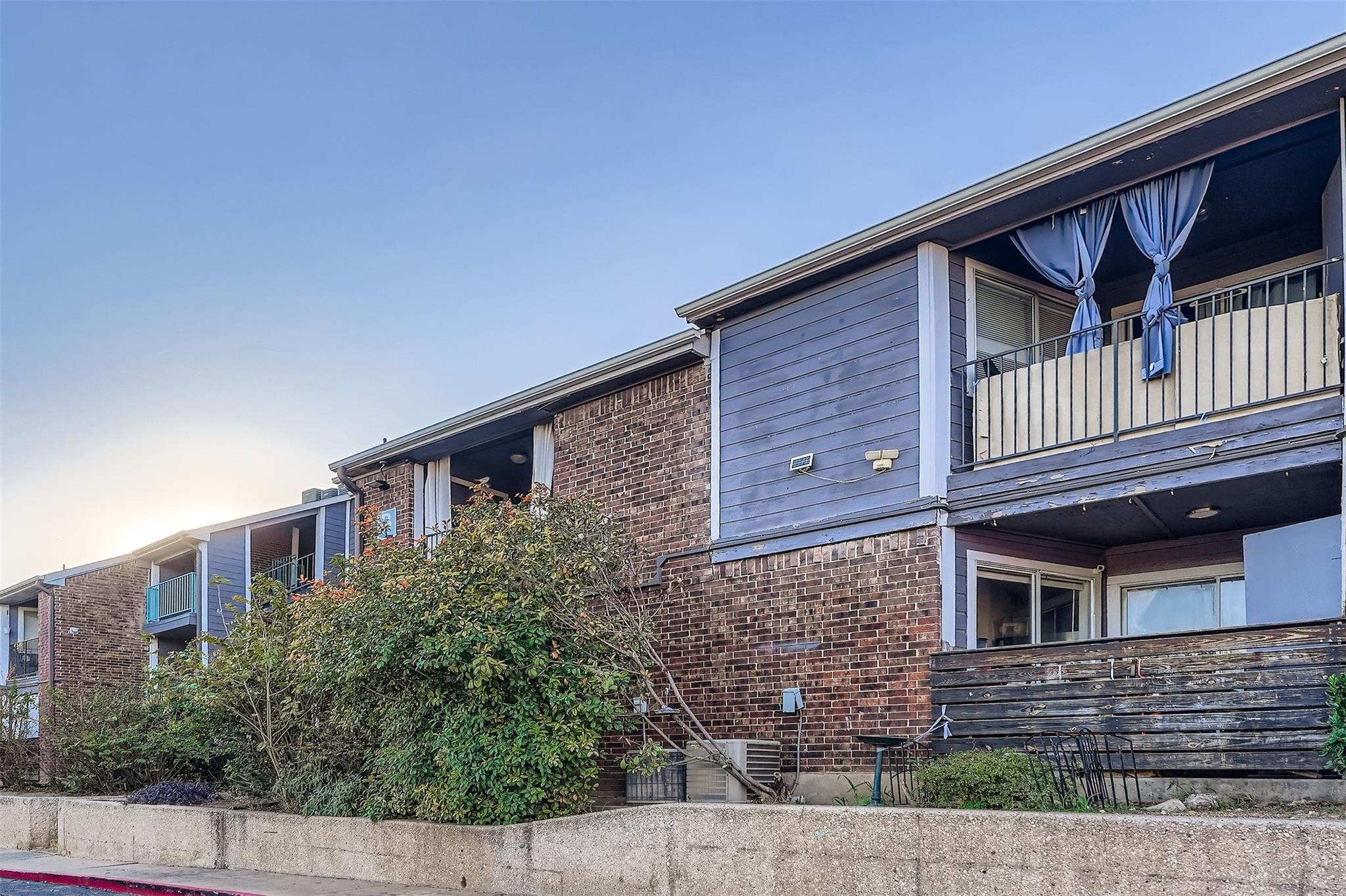 1840 Burton Dr # 208, Austin, TX 78741