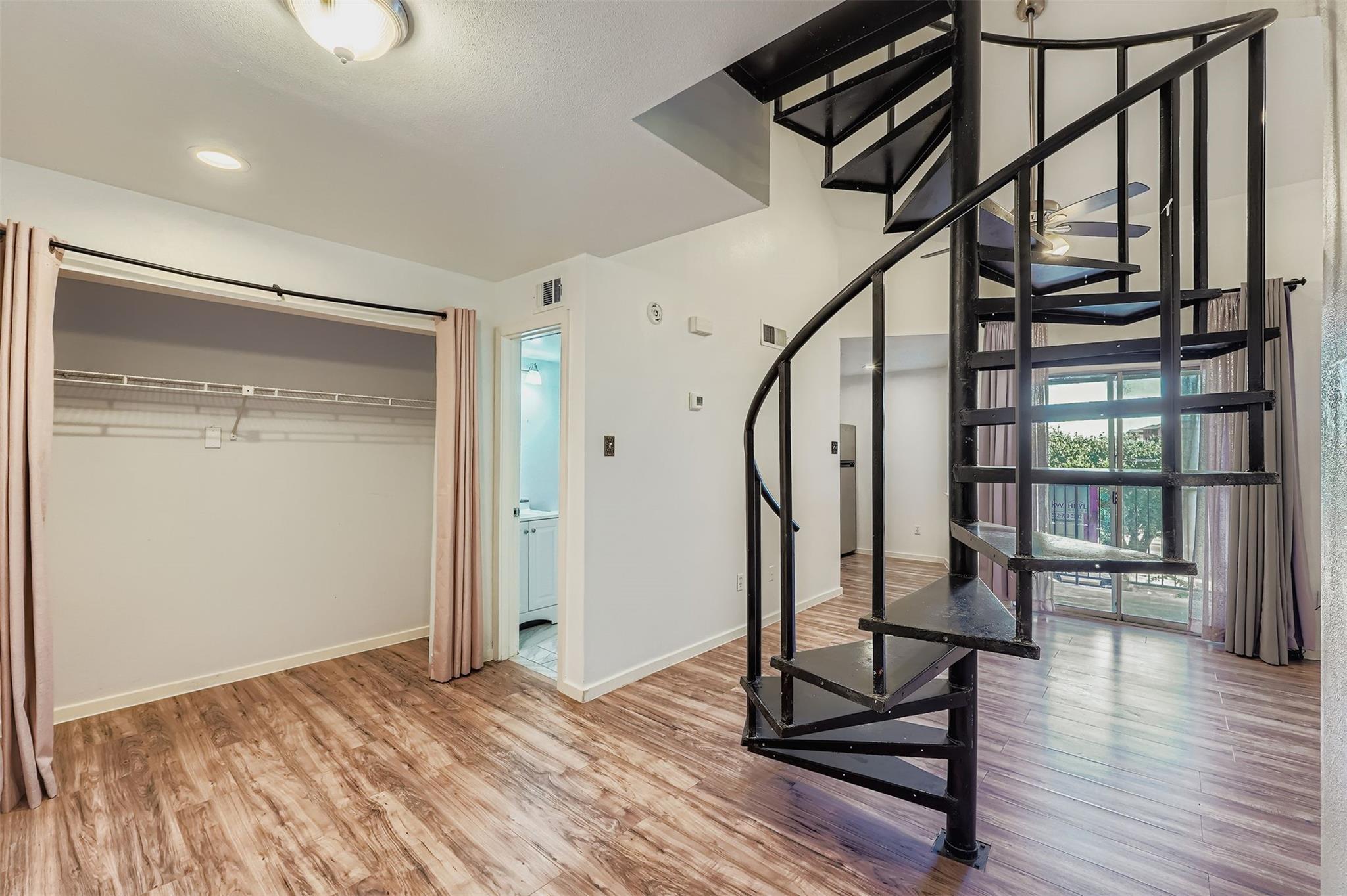 1840 Burton Dr # 208, Austin, TX 78741