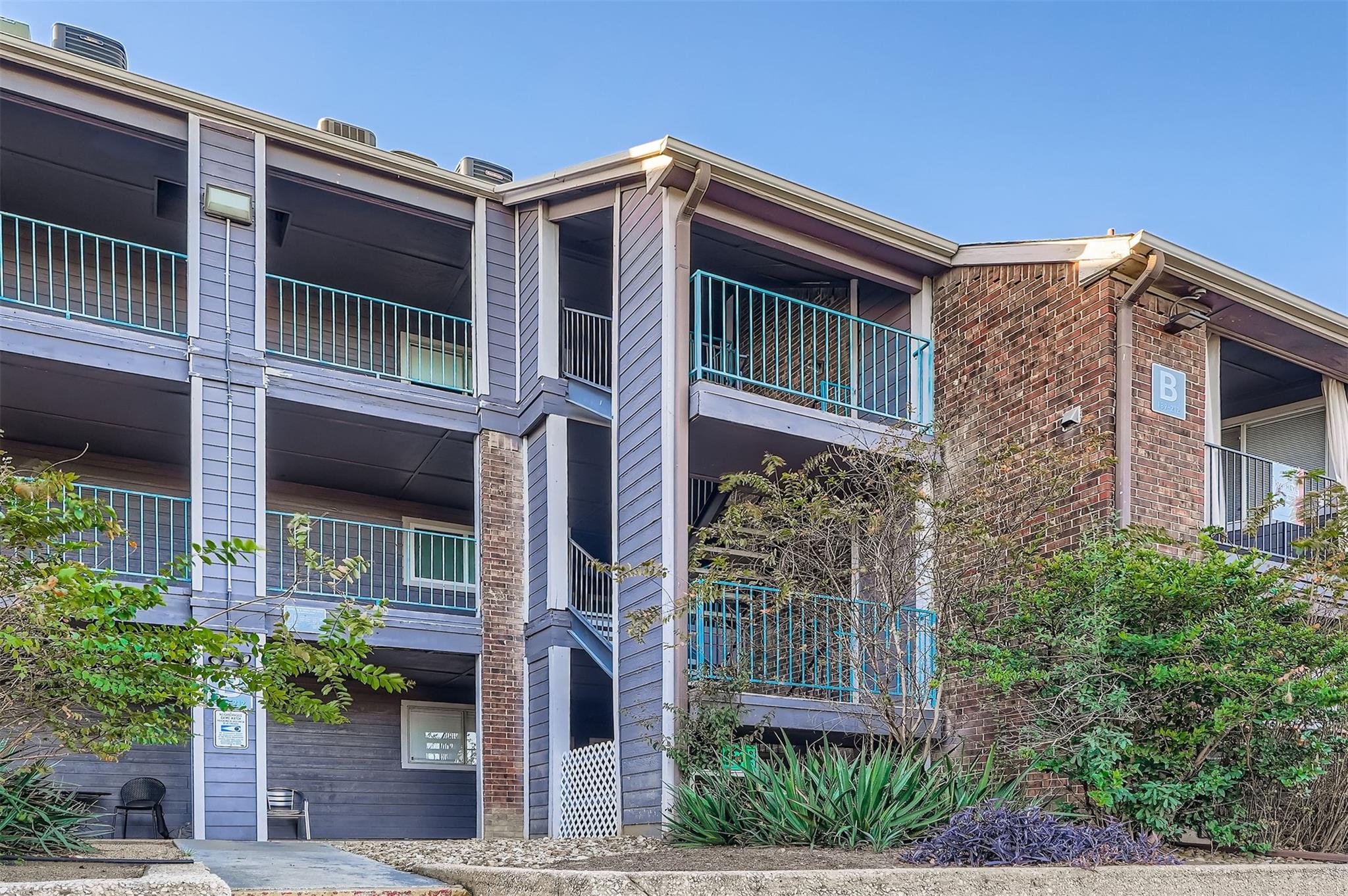 1840 Burton Dr # 208, Austin, TX 78741