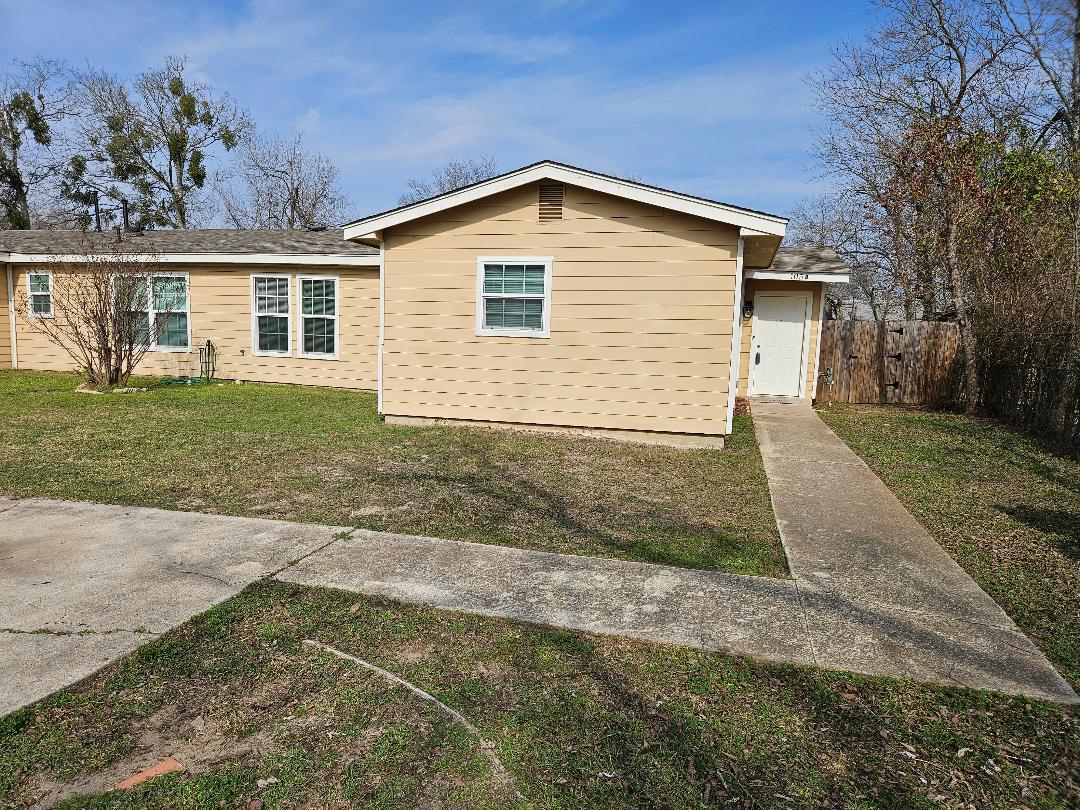 105 W Ila St # B, Elgin, TX 78621