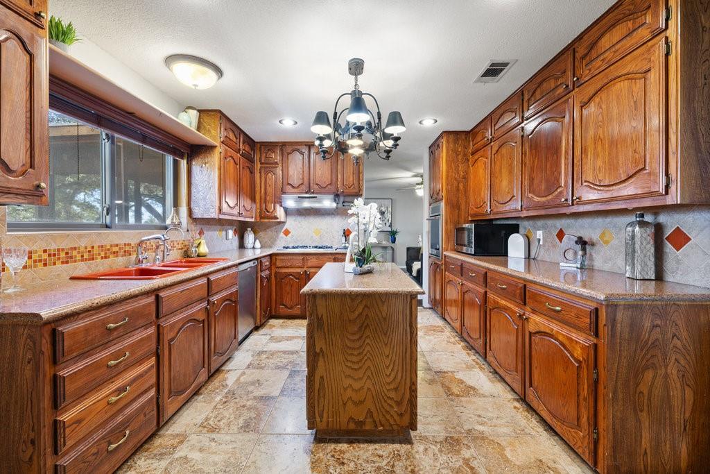 200 Mesa Oaks, Leander, TX 78641