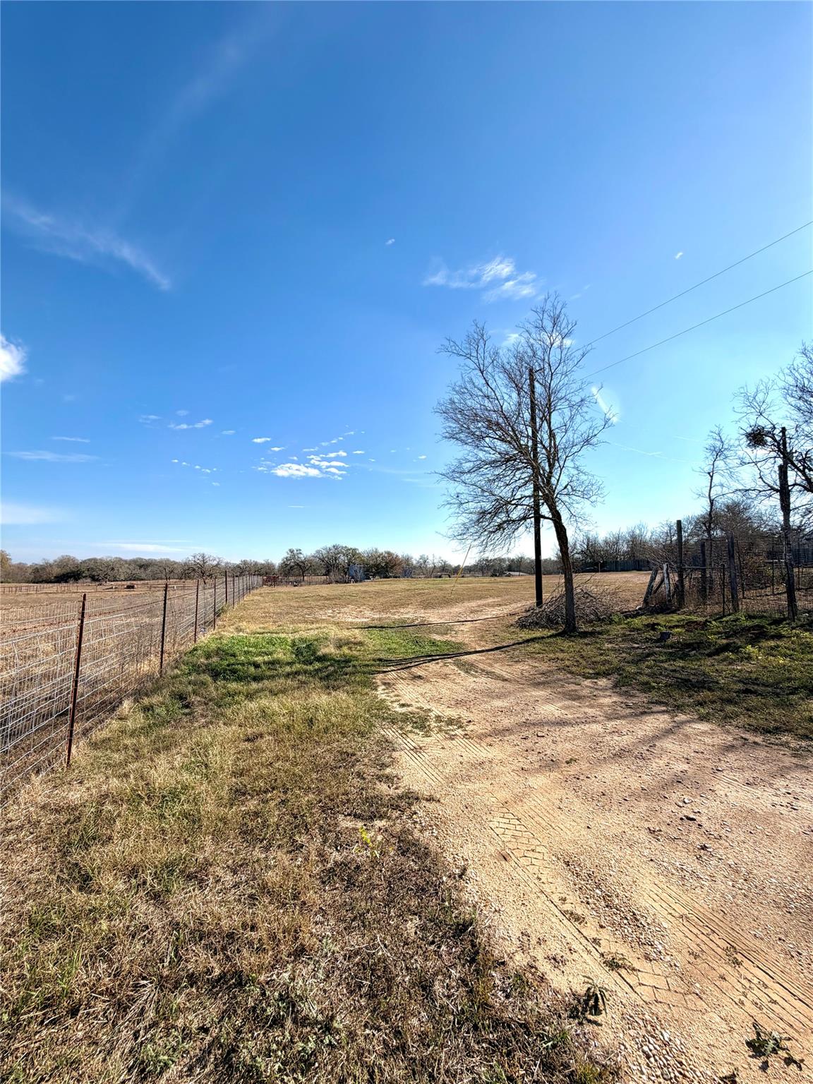 3248 Dale Ln, Dale, TX 78616