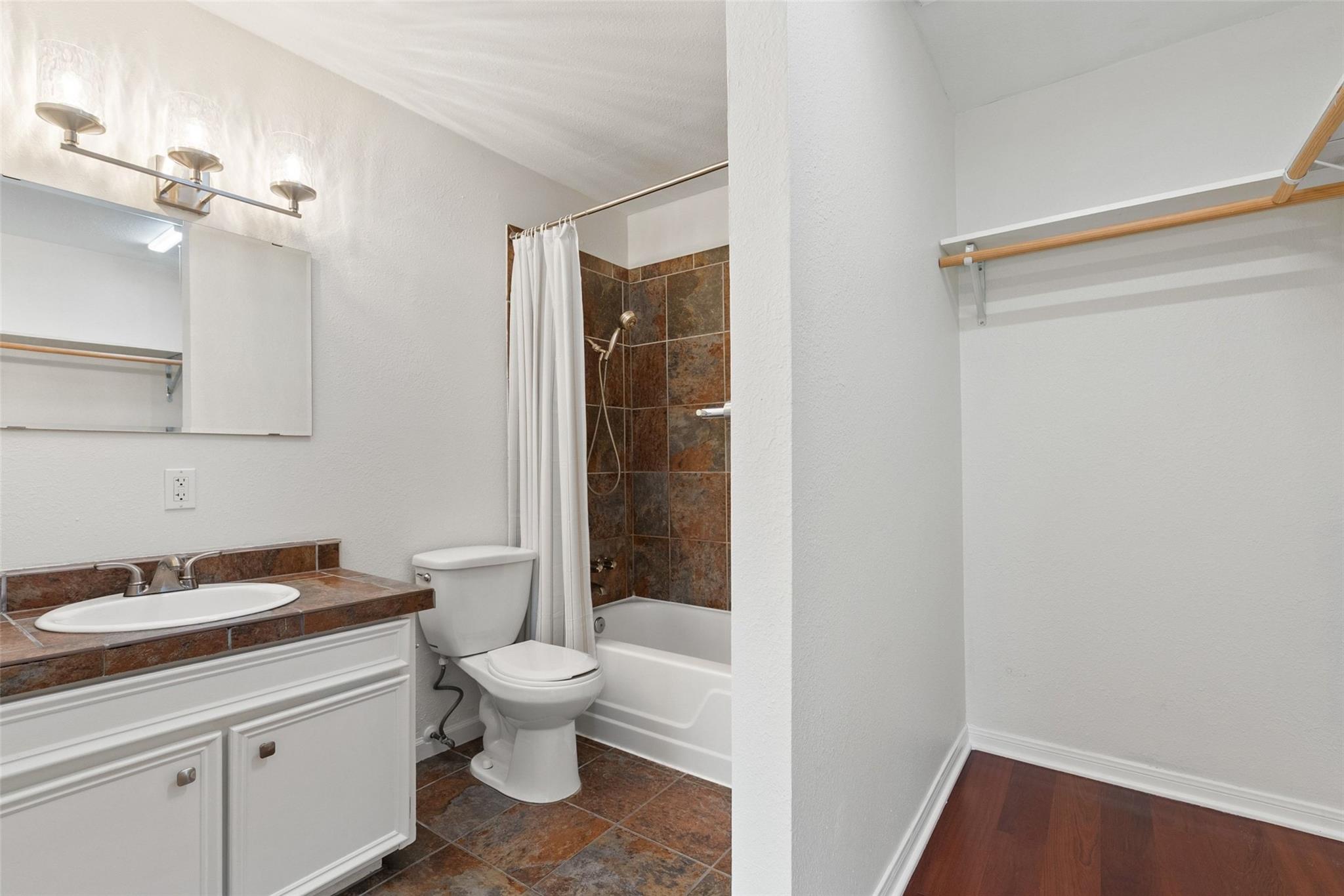 400 W 35th St # 210, Austin, TX 78705