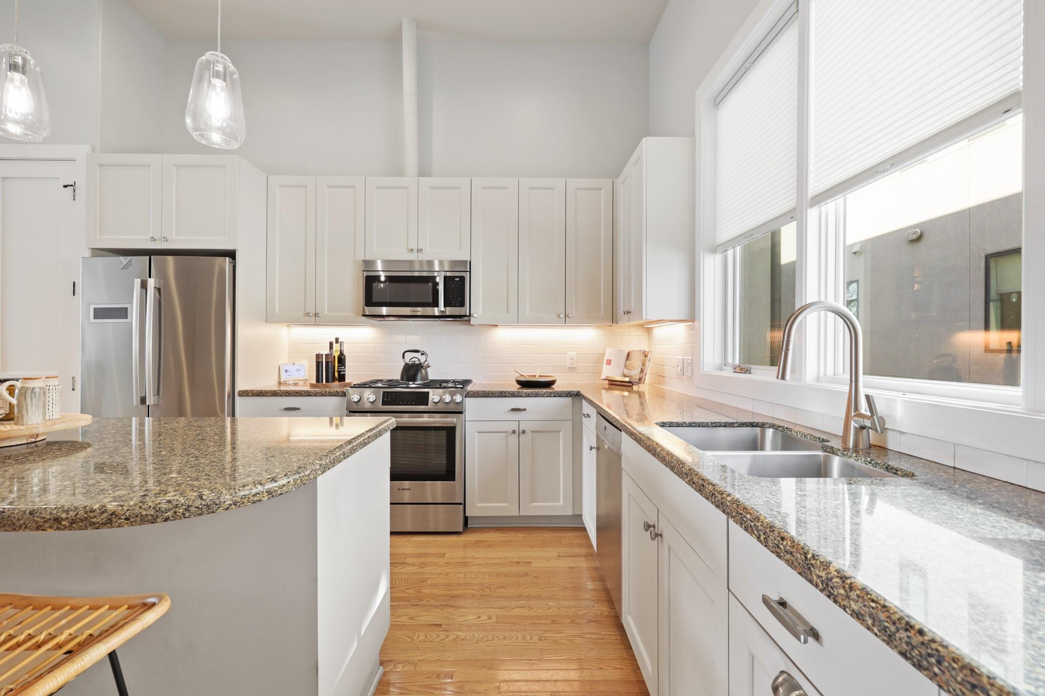 206 E Live Oak St # C, Austin, TX 78704