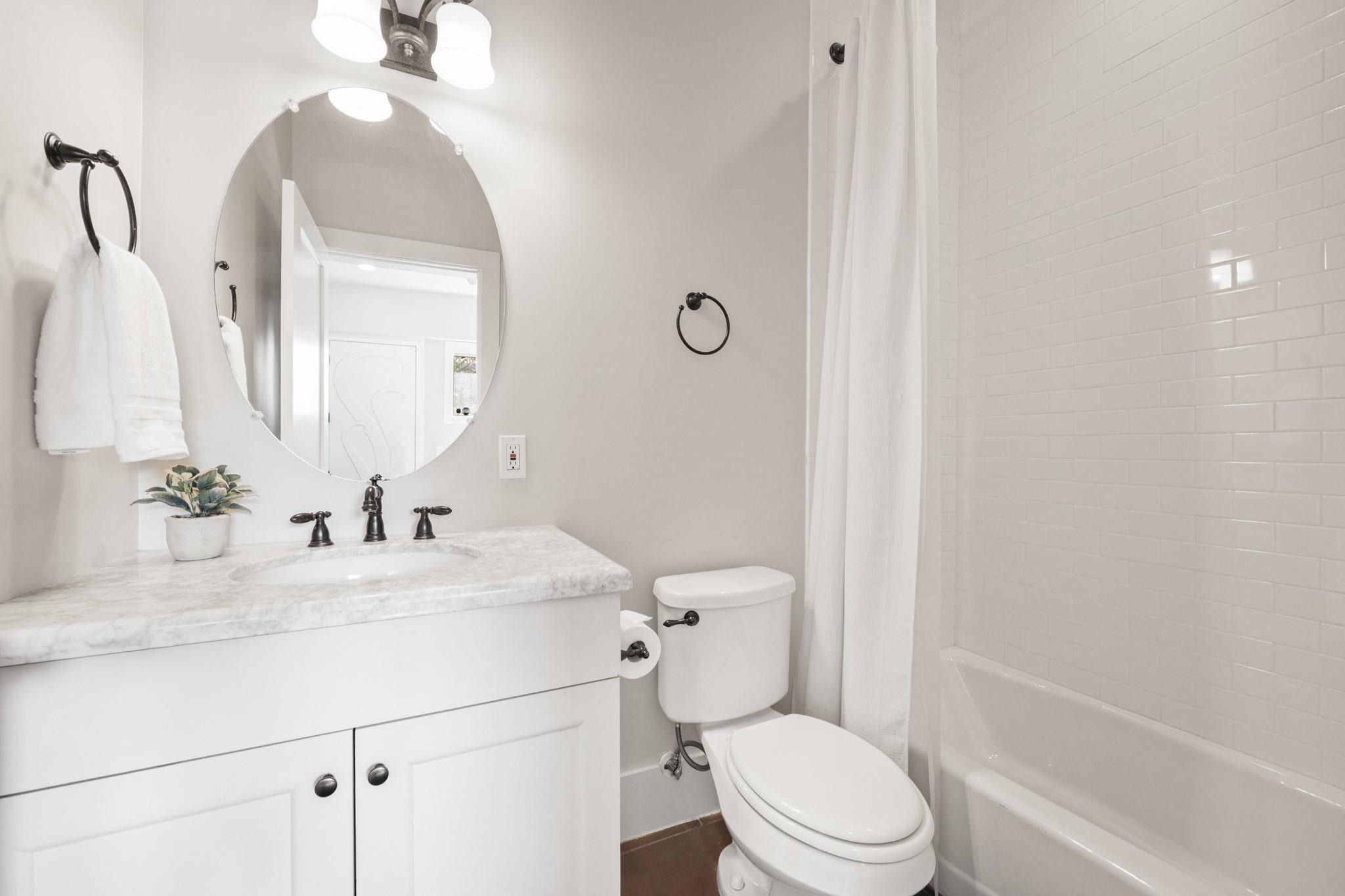 206 E Live Oak St # C, Austin, TX 78704