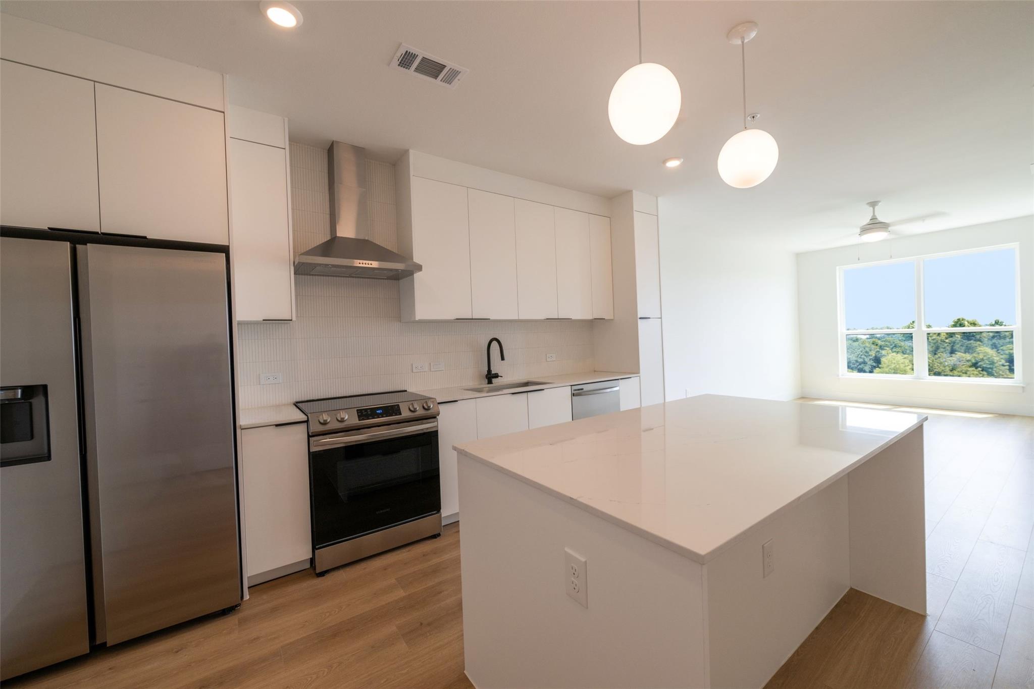 1701 Simond Ave # 438, Austin, TX 78723