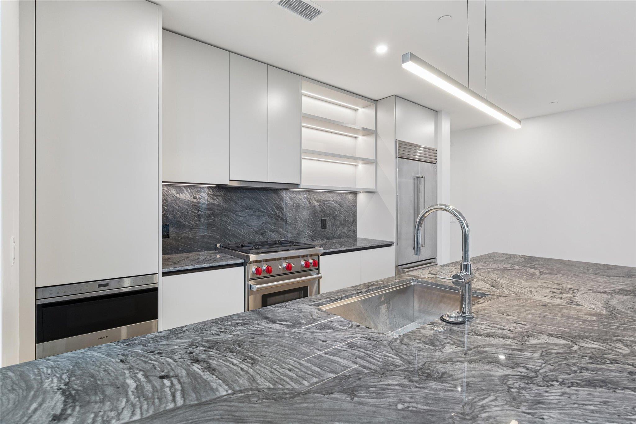 610 Davis St # 3005, Austin, TX 78701