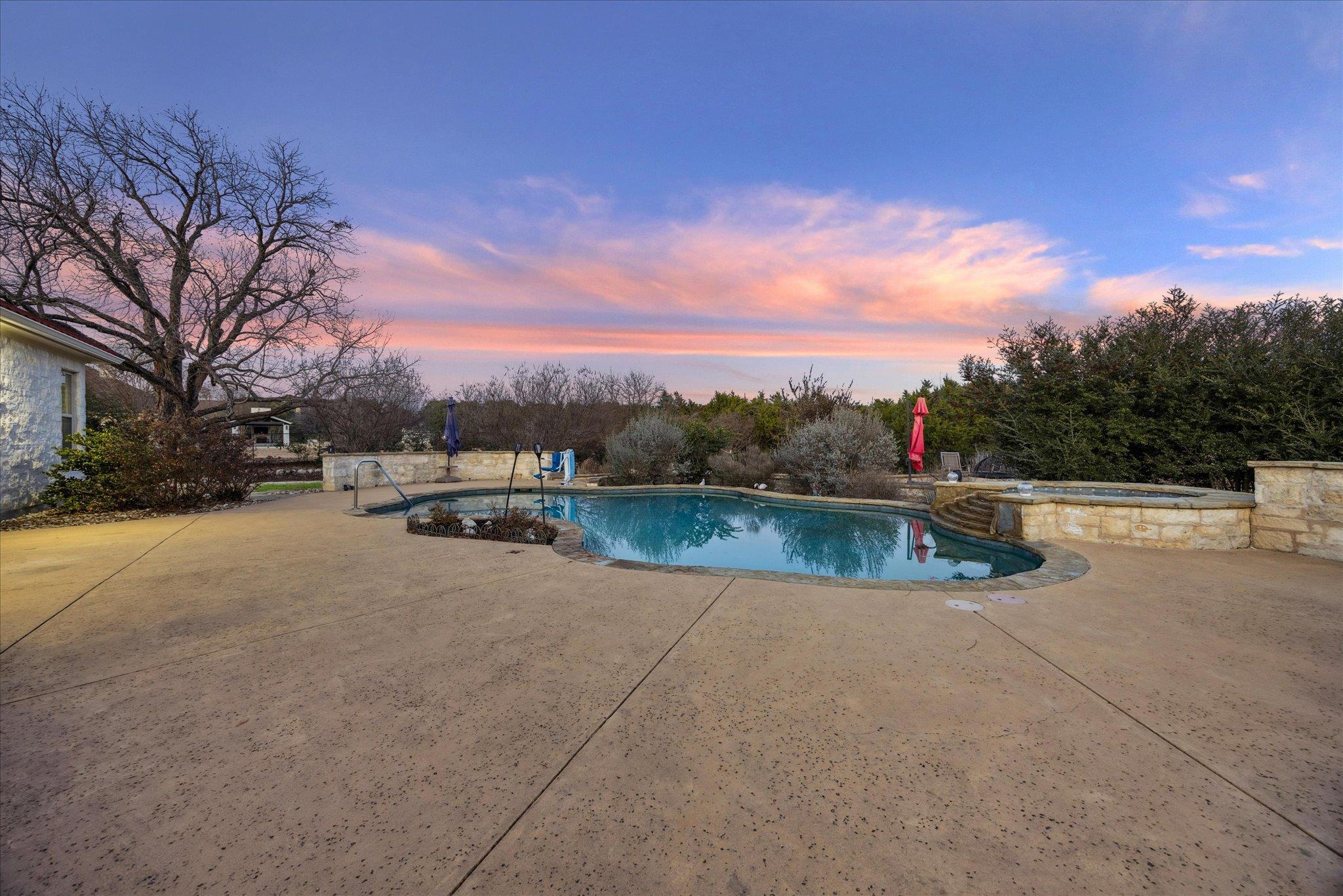 220 Neal Dr, Liberty Hill, TX 78642