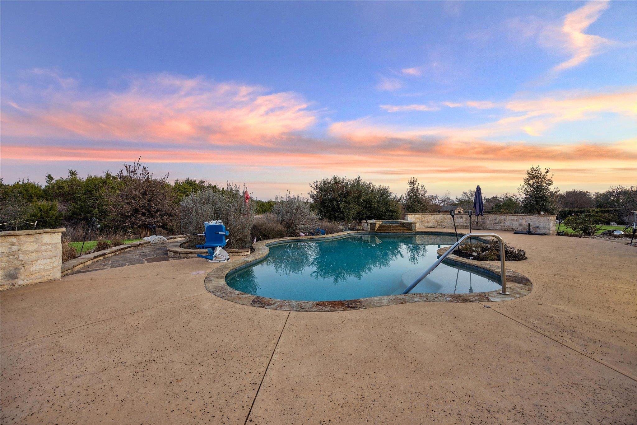 220 Neal Dr, Liberty Hill, TX 78642