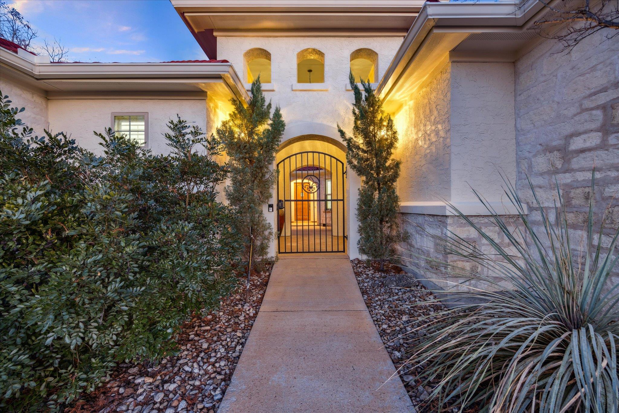 220 Neal Dr, Liberty Hill, TX 78642