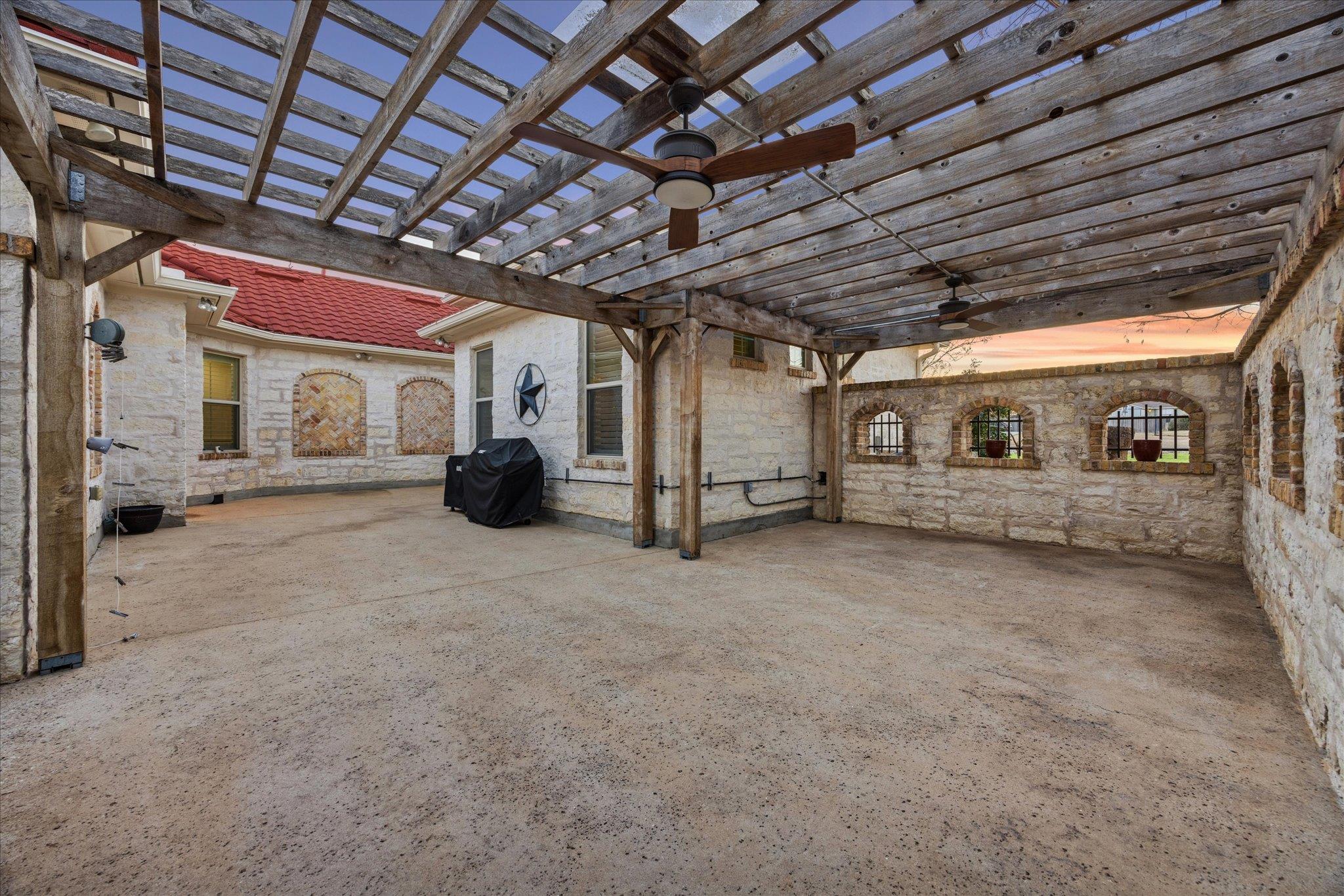 220 Neal Dr, Liberty Hill, TX 78642