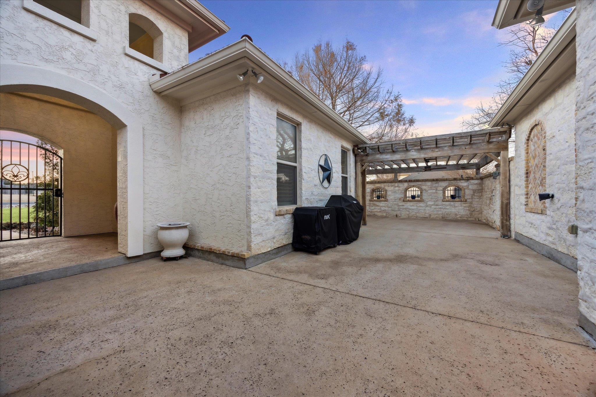 220 Neal Dr, Liberty Hill, TX 78642