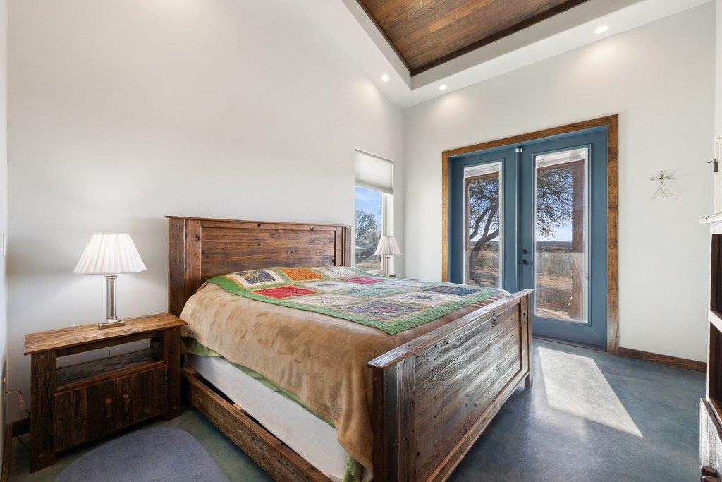 1292 Upper Turtle Creek Rd, Kerrville, TX 78028