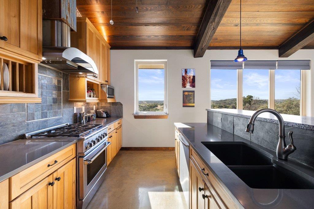 1292 Upper Turtle Creek Rd, Kerrville, TX 78028