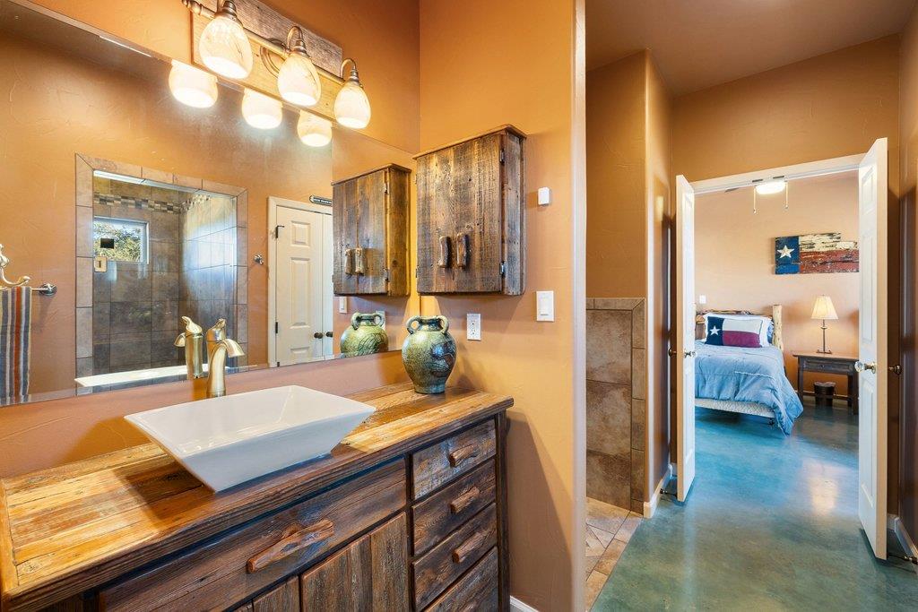 1292 Upper Turtle Creek Rd, Kerrville, TX 78028