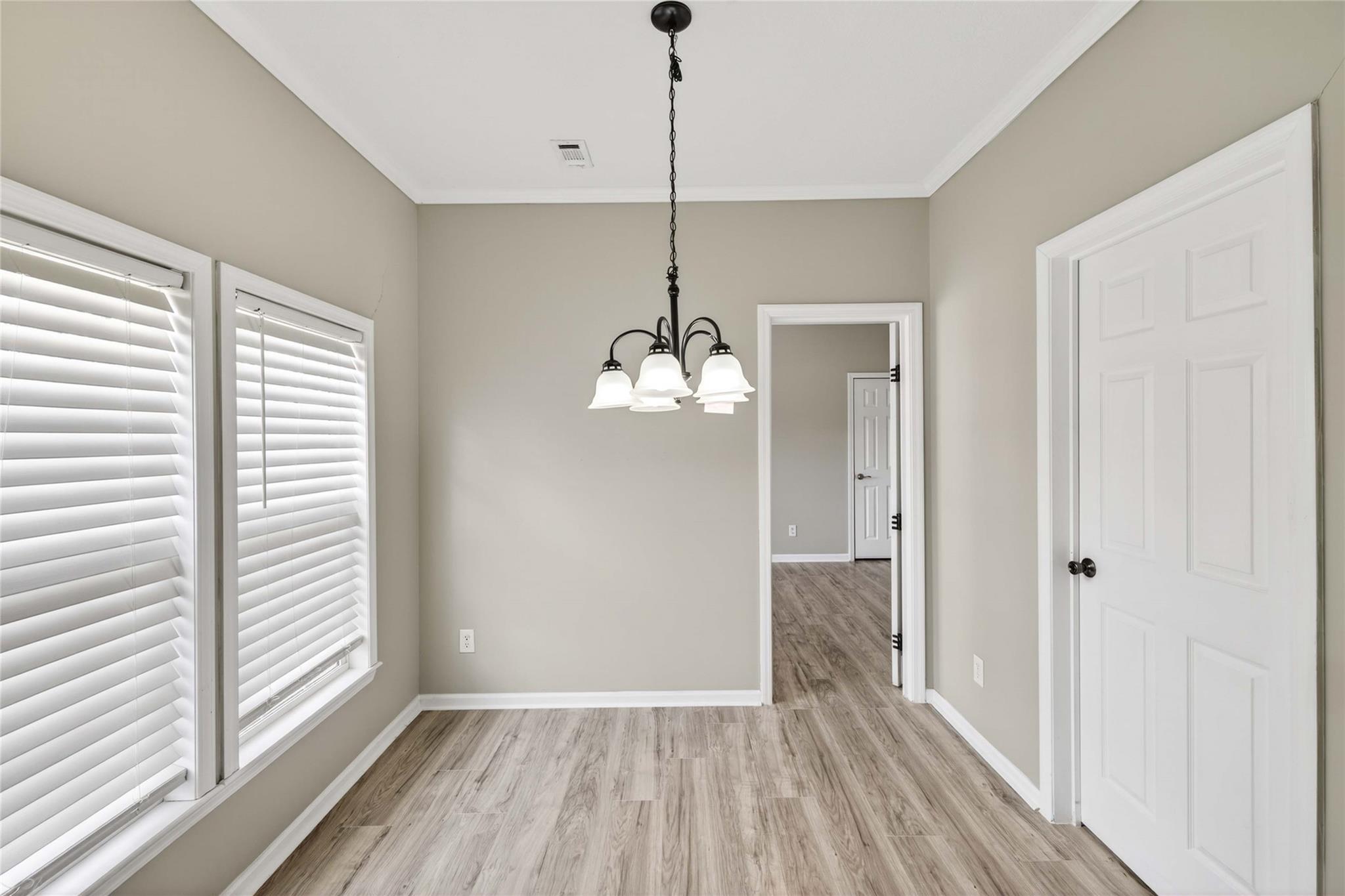 130 Leaning Oaks Cir, Seguin, TX 78155