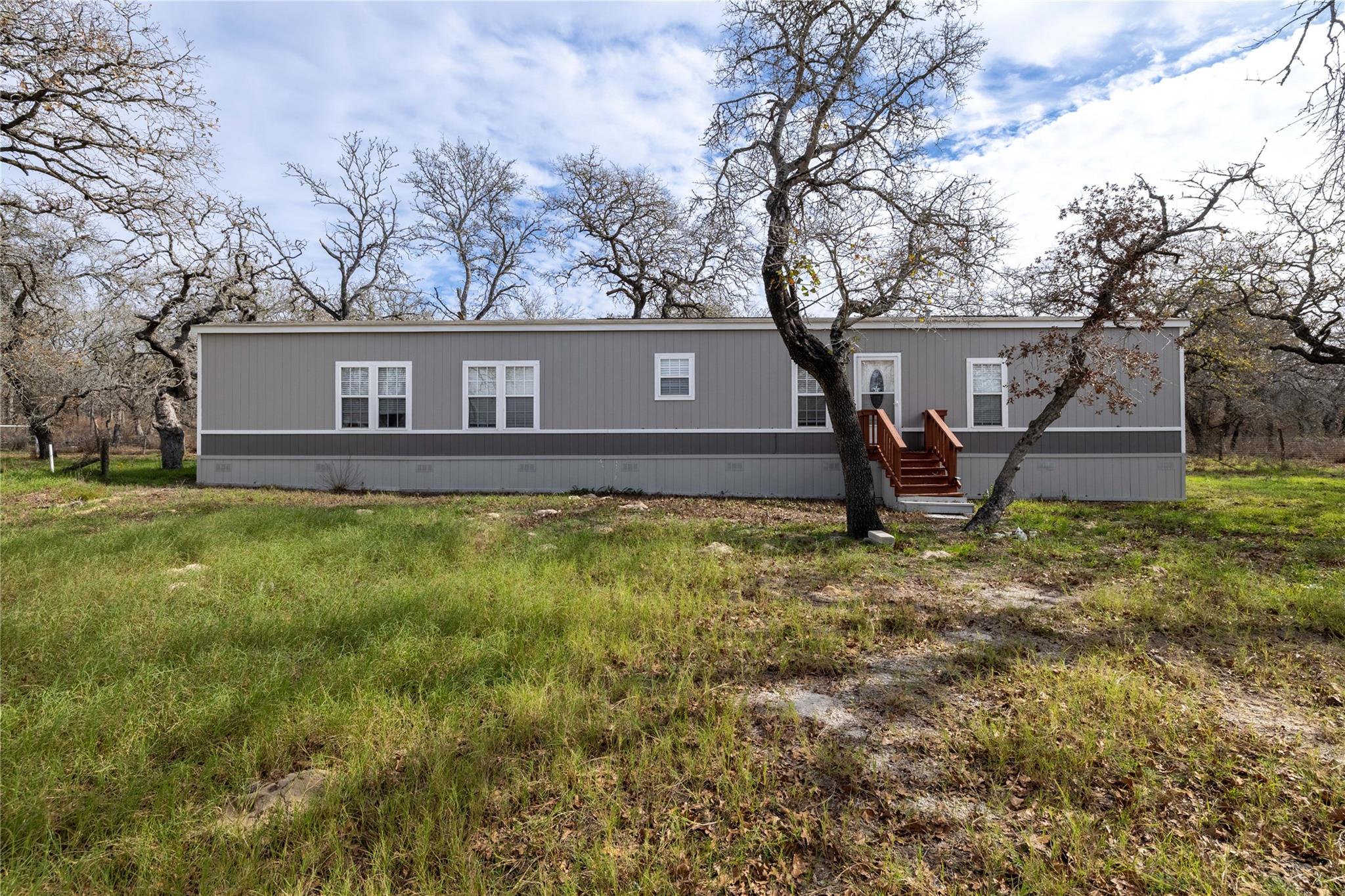 130 Leaning Oaks Cir, Seguin, TX 78155