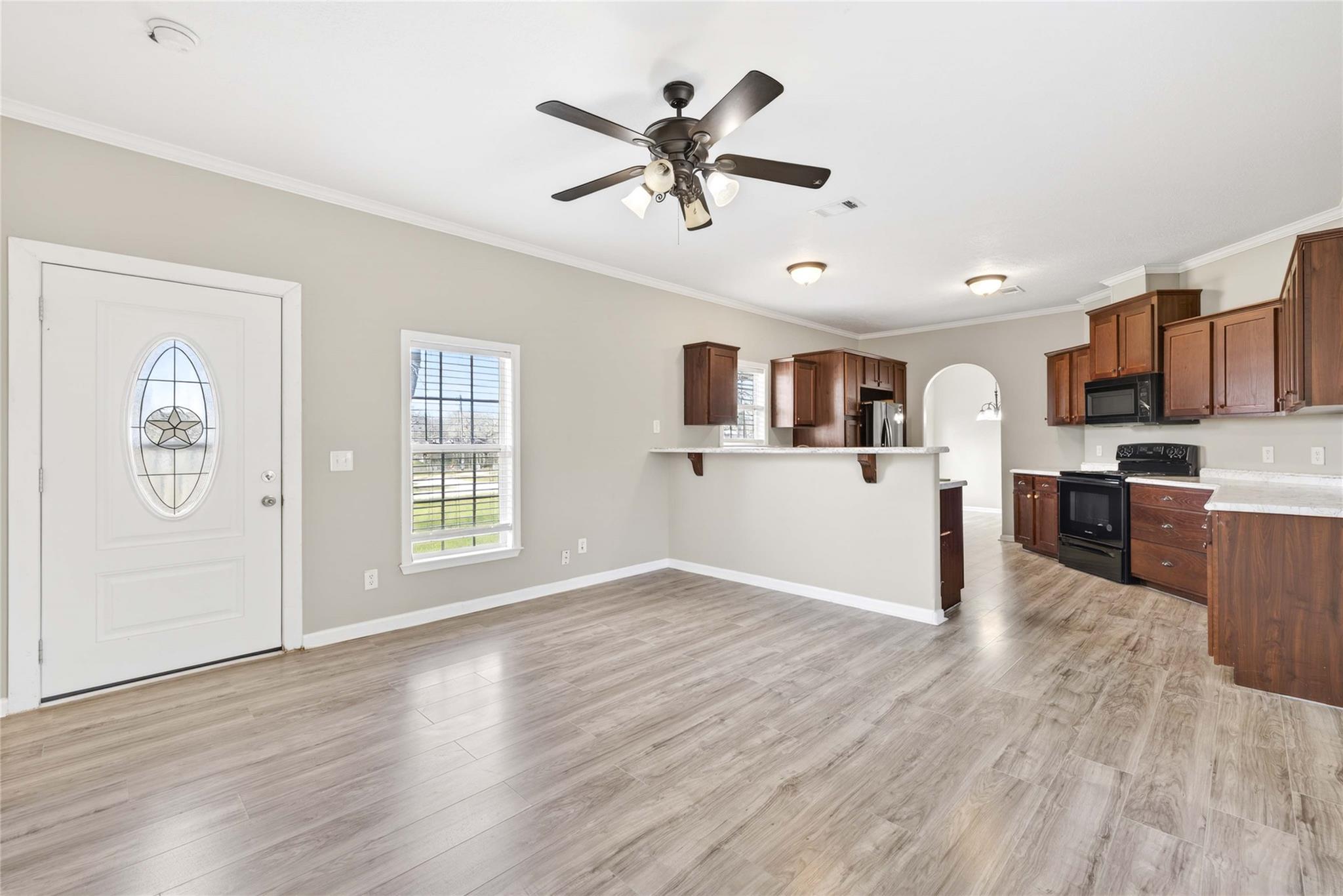 130 Leaning Oaks Cir, Seguin, TX 78155