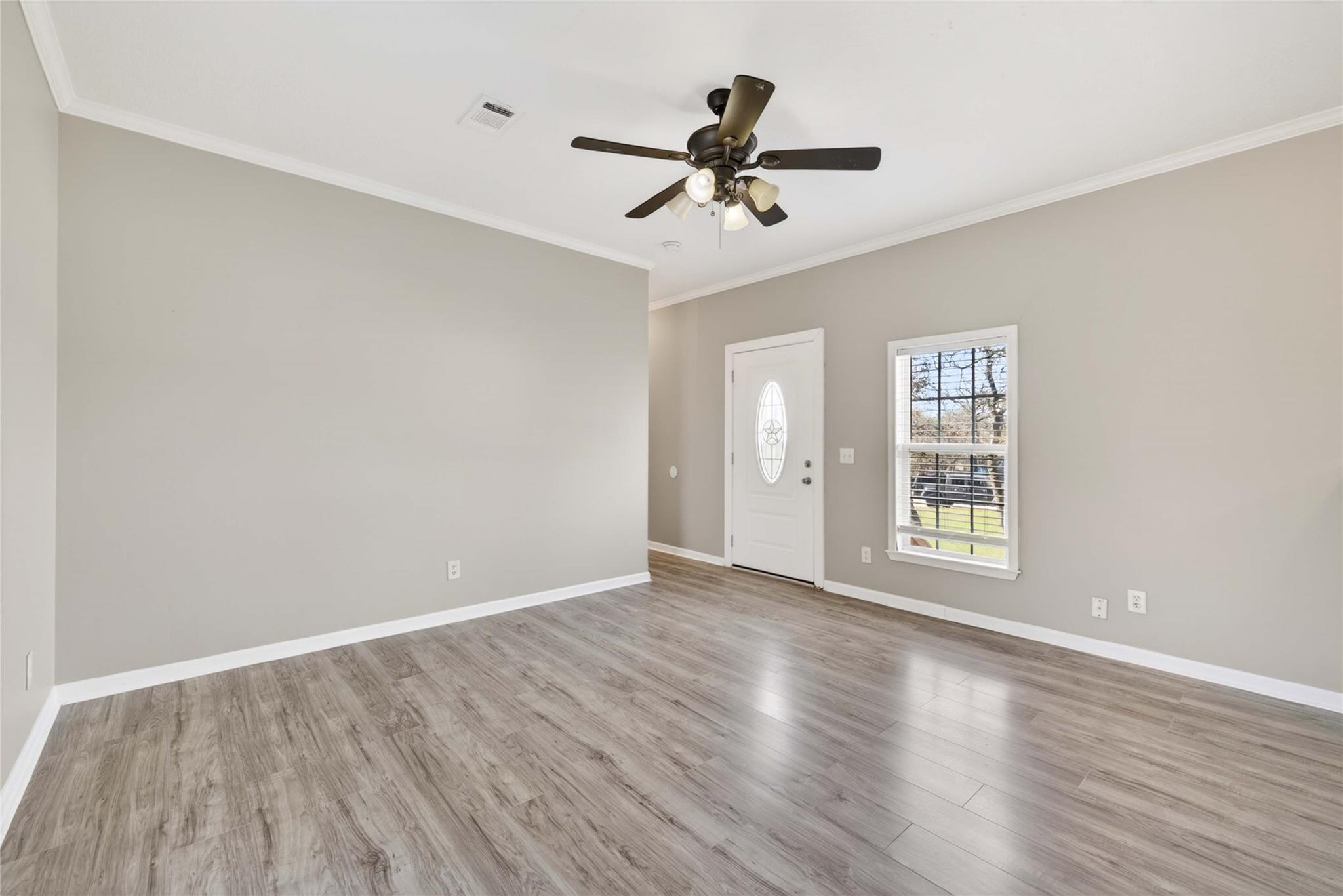 130 Leaning Oaks Cir, Seguin, TX 78155