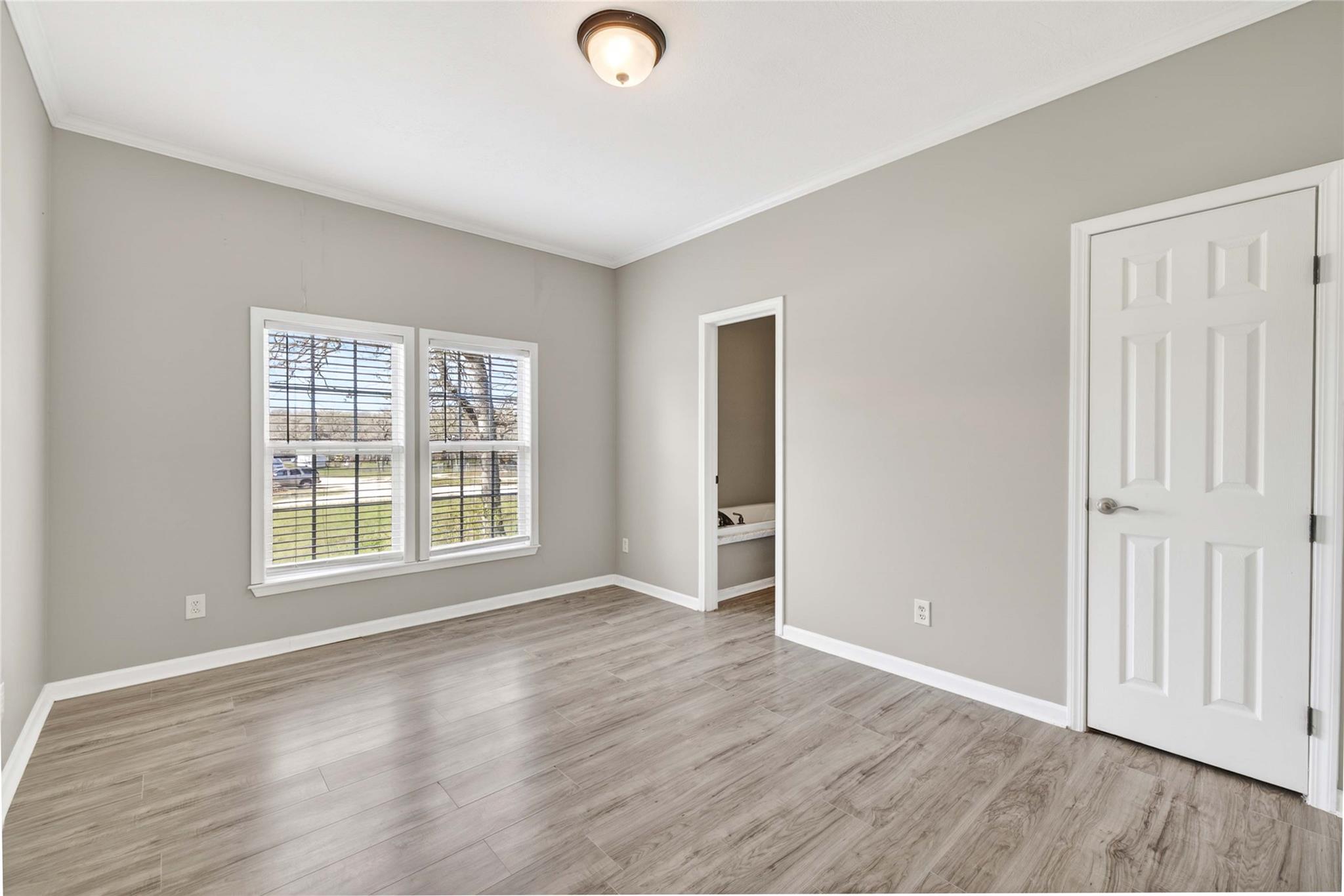 130 Leaning Oaks Cir, Seguin, TX 78155