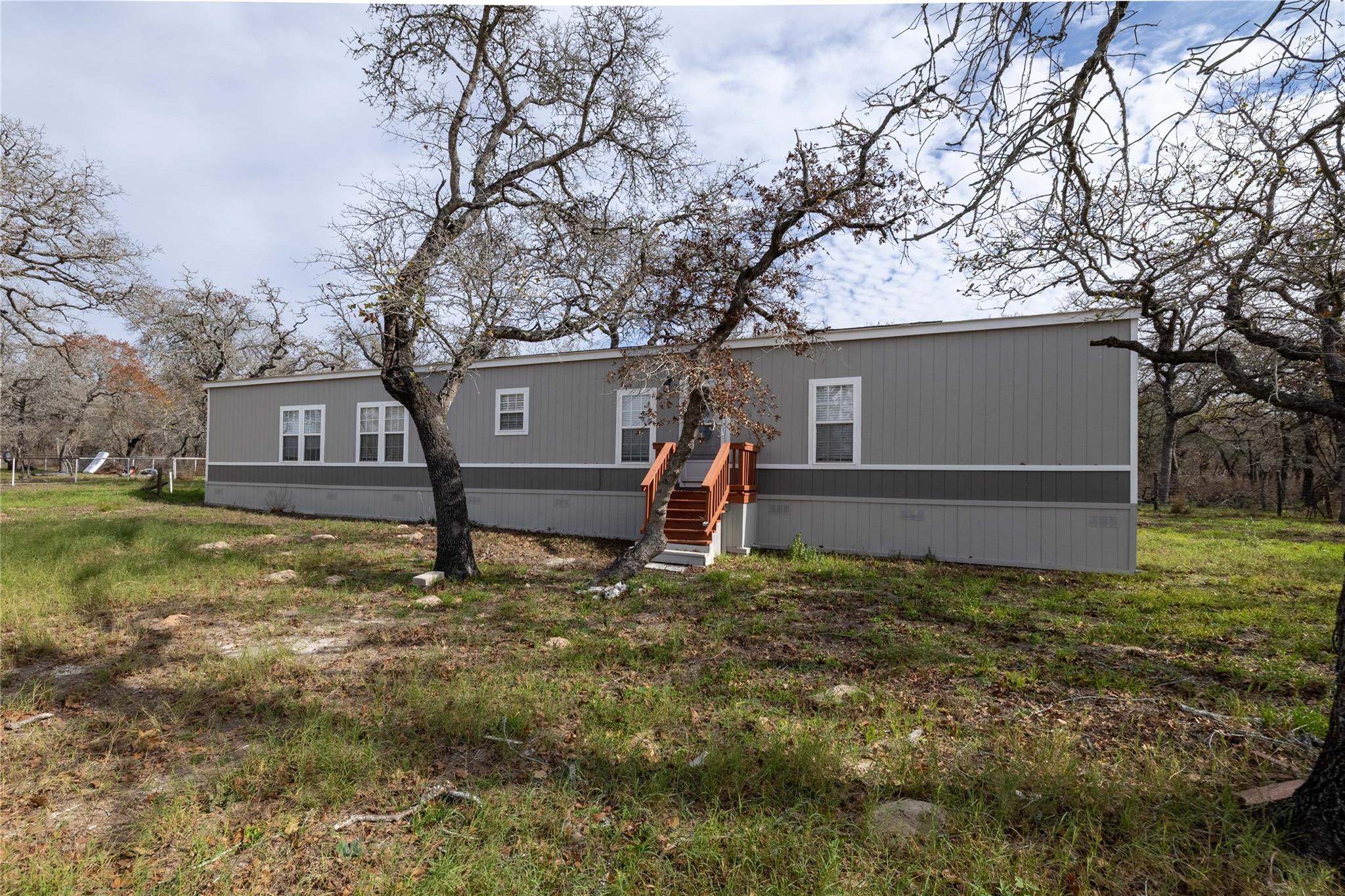 130 Leaning Oaks Cir, Seguin, TX 78155