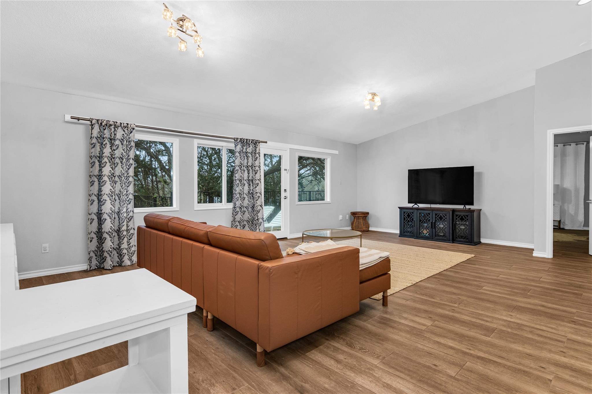 302 Timpanagos Dr, Lakeway, TX 78734