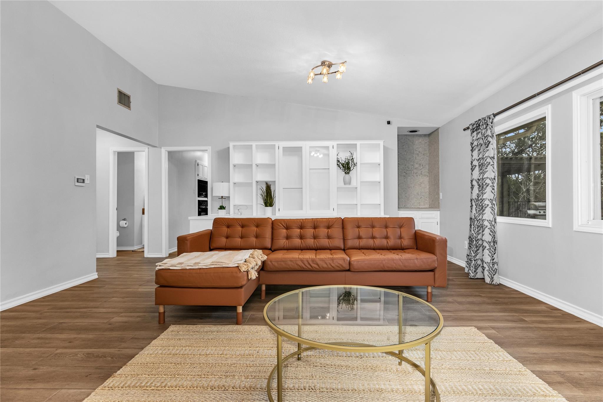 302 Timpanagos Dr, Lakeway, TX 78734