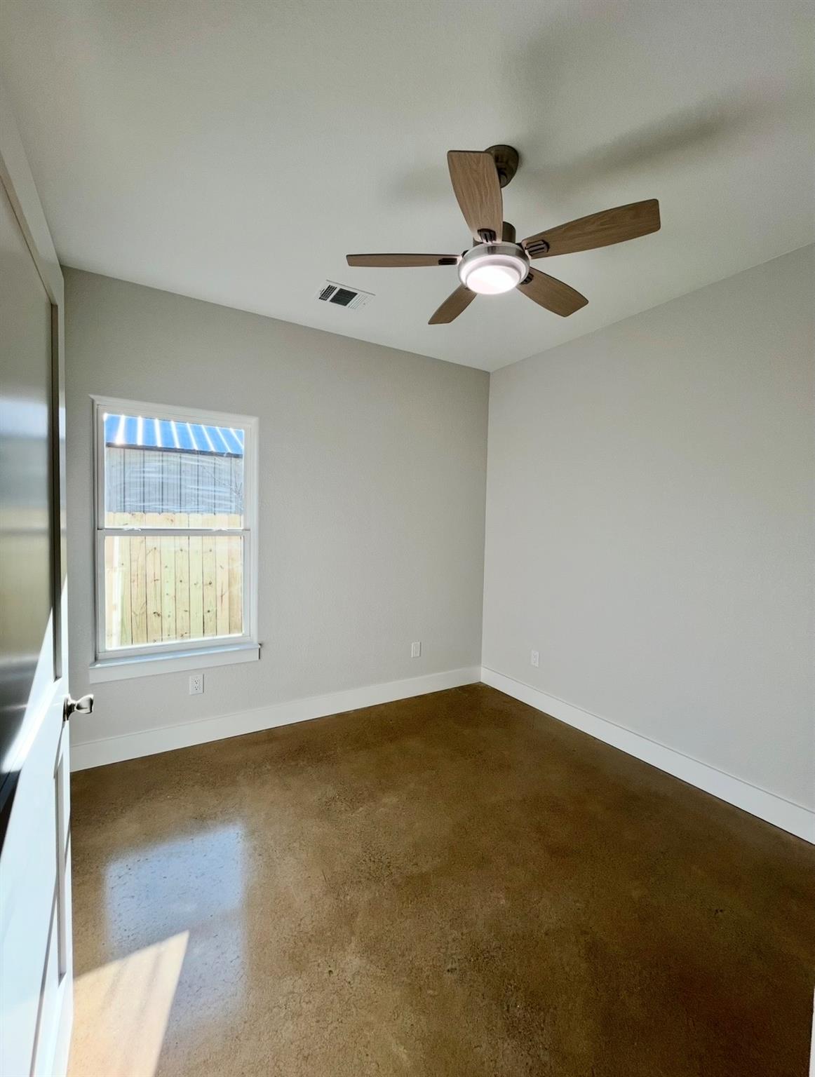 400 Washington St, Smithville, TX 78957