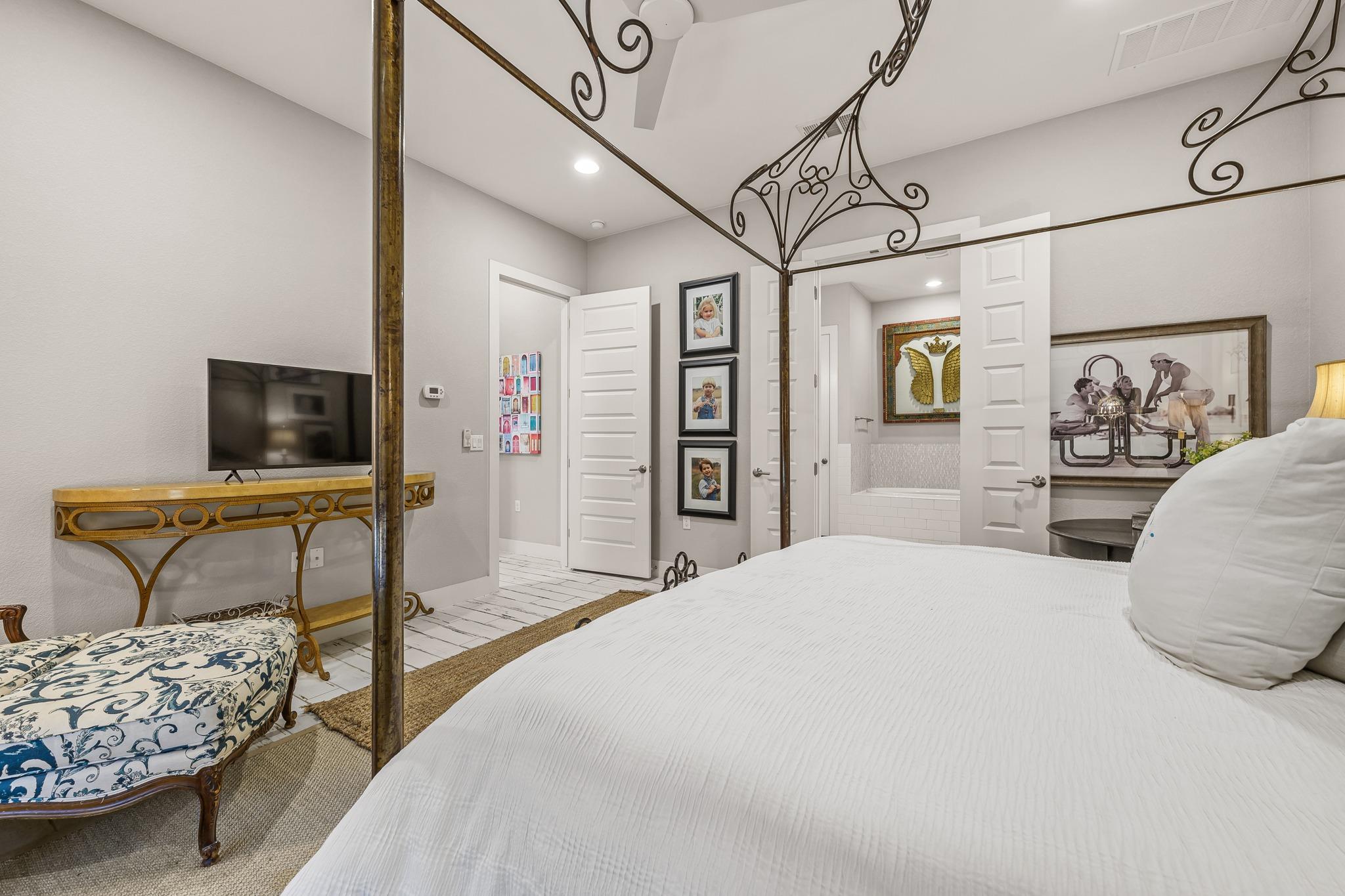 121 Francesco Ln, Dripping Springs, TX 78620