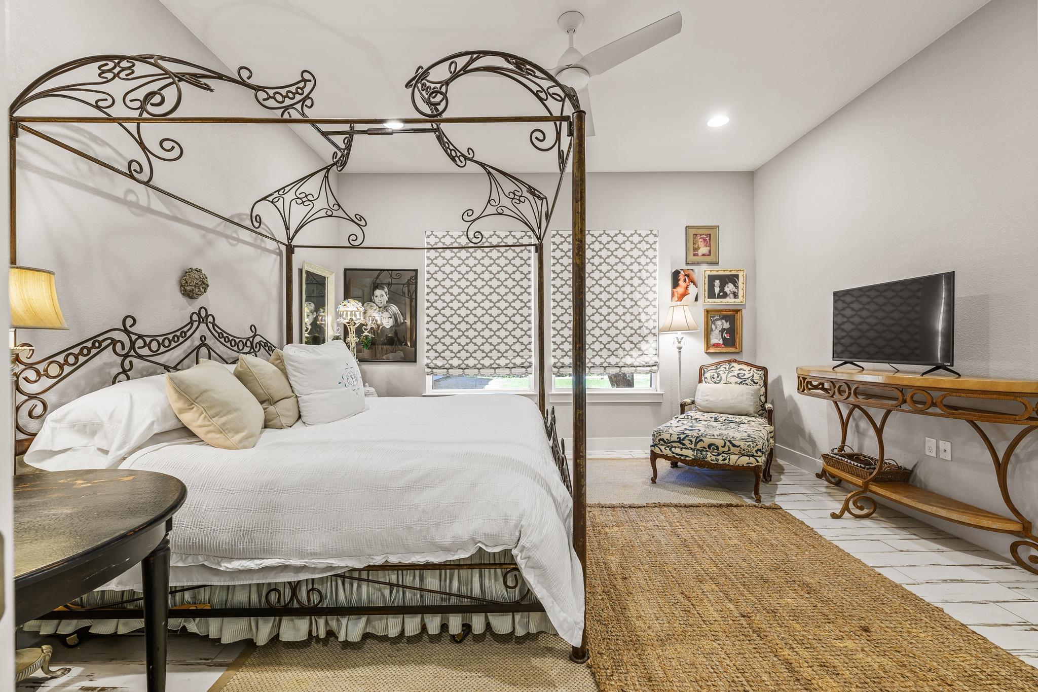 121 Francesco Ln, Dripping Springs, TX 78620