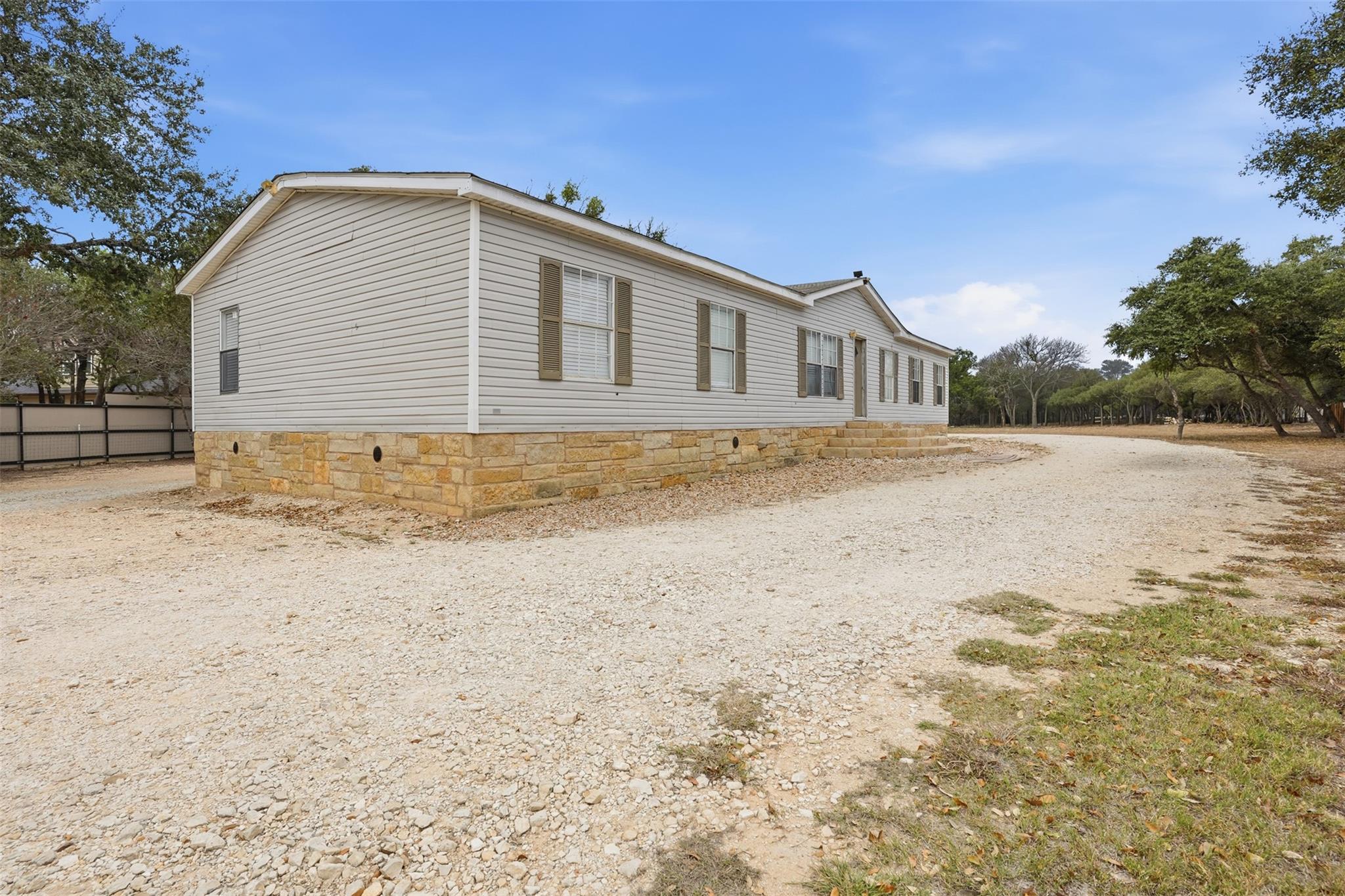 305 Saratoga Springs Cv, Liberty Hill, TX 78642