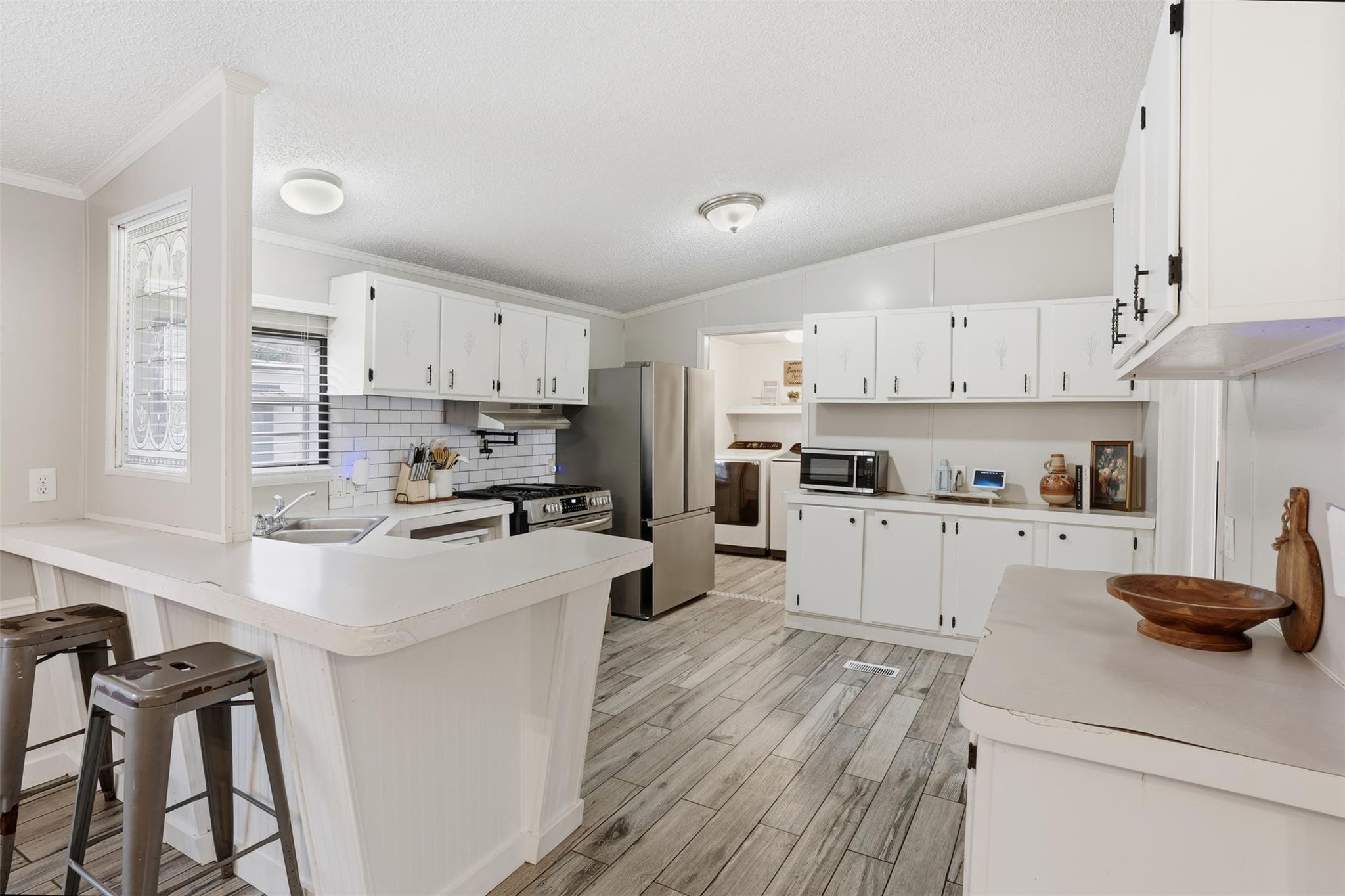 305 Saratoga Springs Cv, Liberty Hill, TX 78642