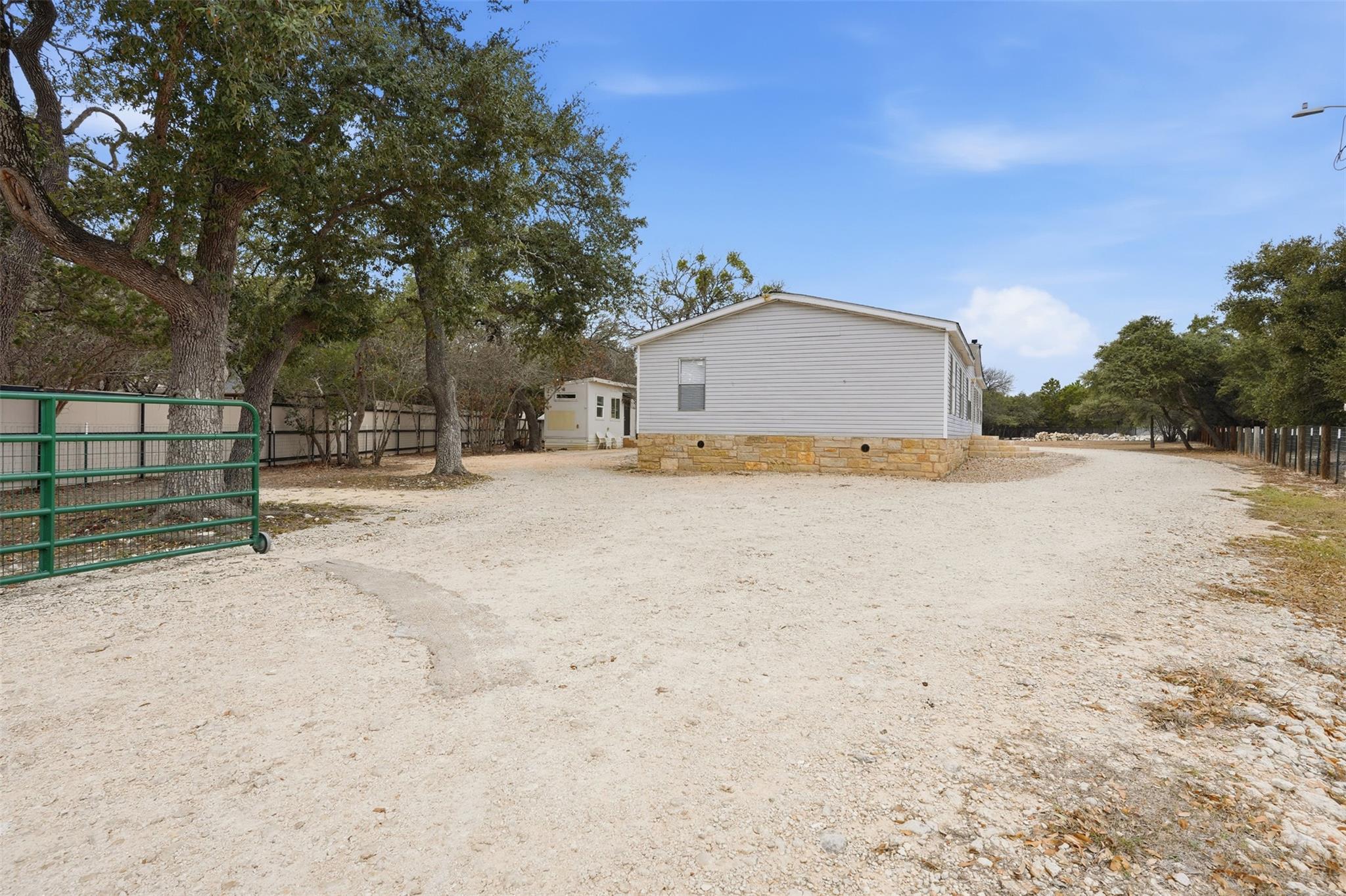 305 Saratoga Springs Cv, Liberty Hill, TX 78642