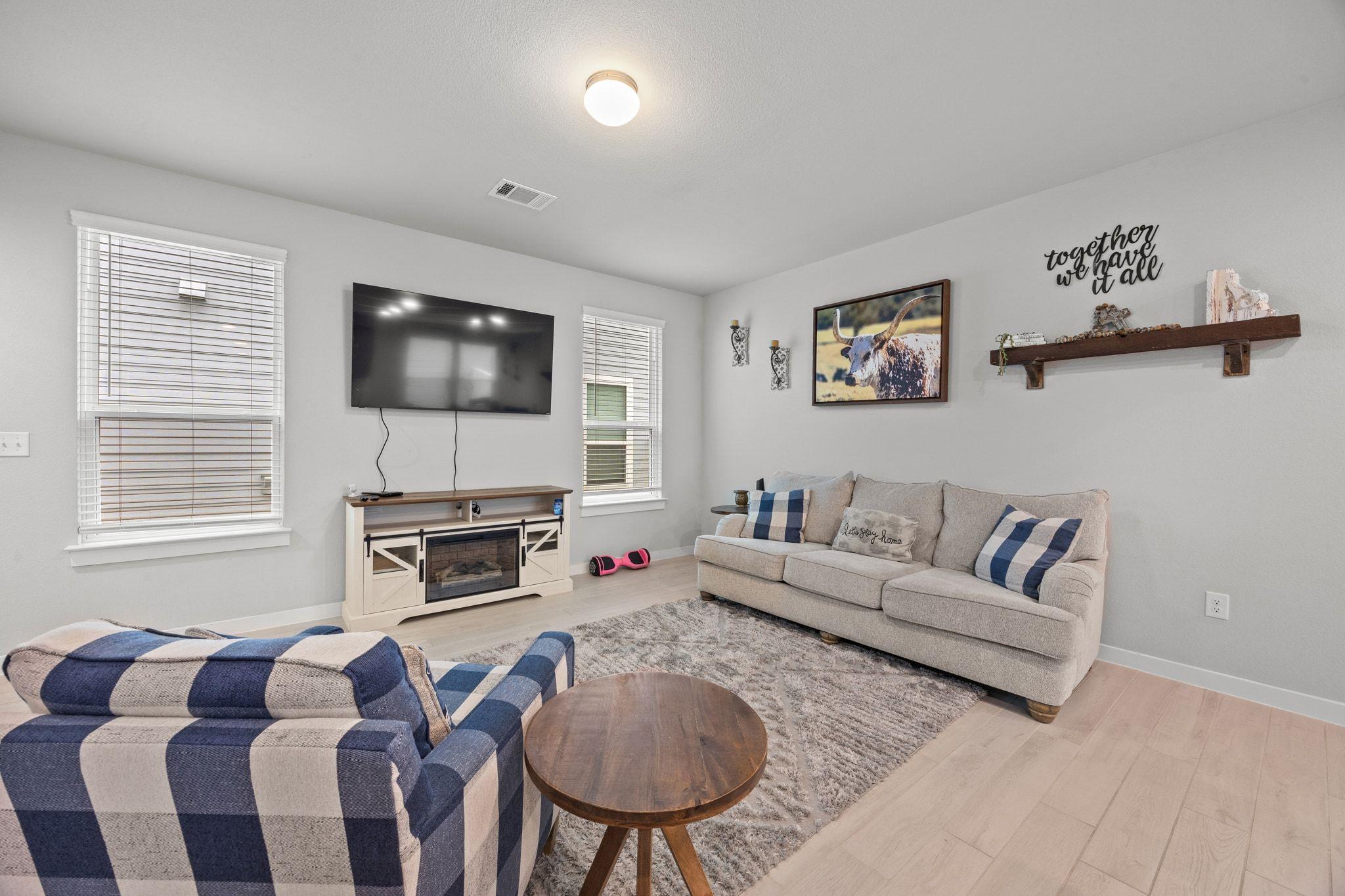 161 Appleberry Ln, Elgin, TX 78621