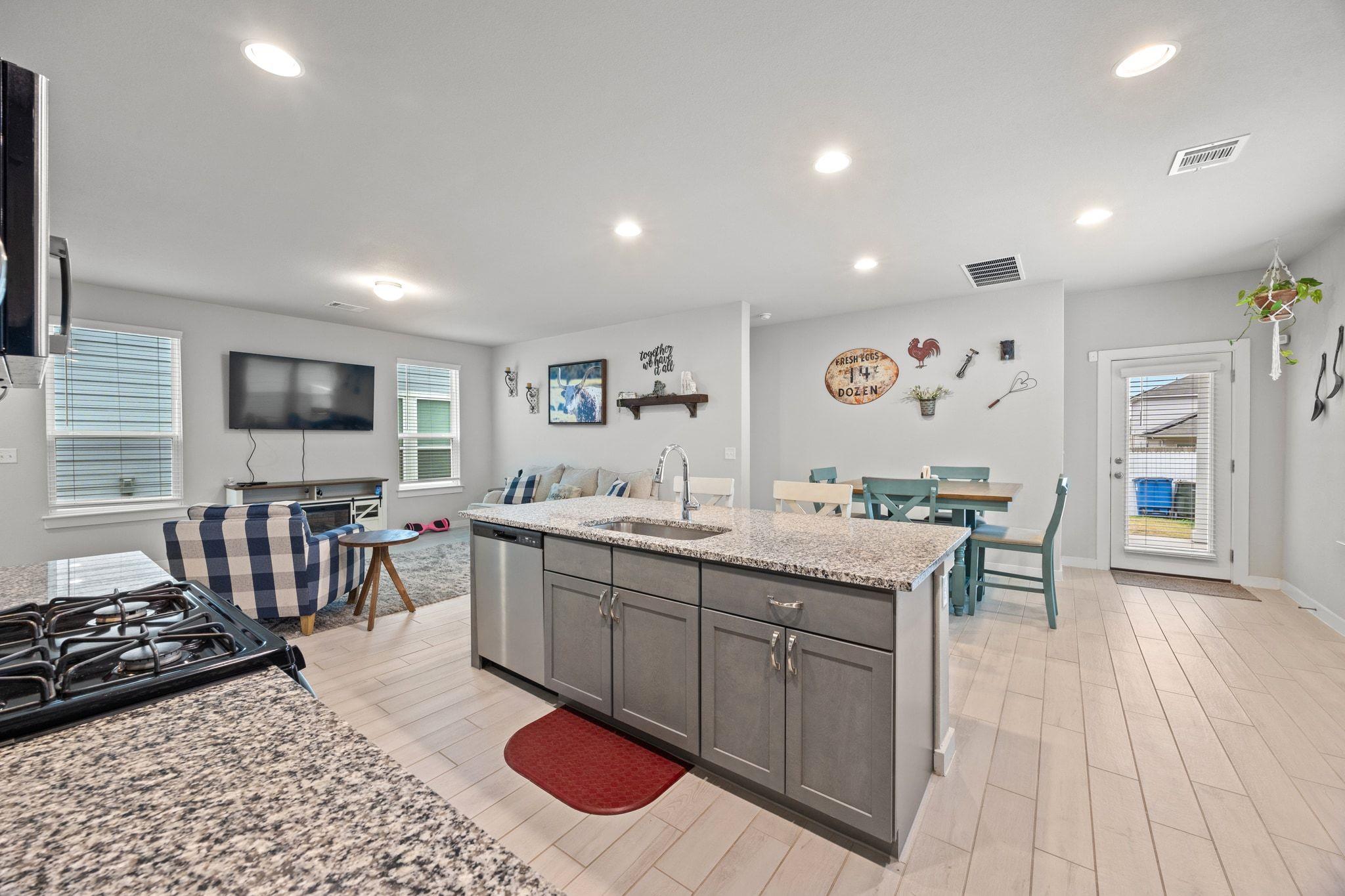 161 Appleberry Ln, Elgin, TX 78621