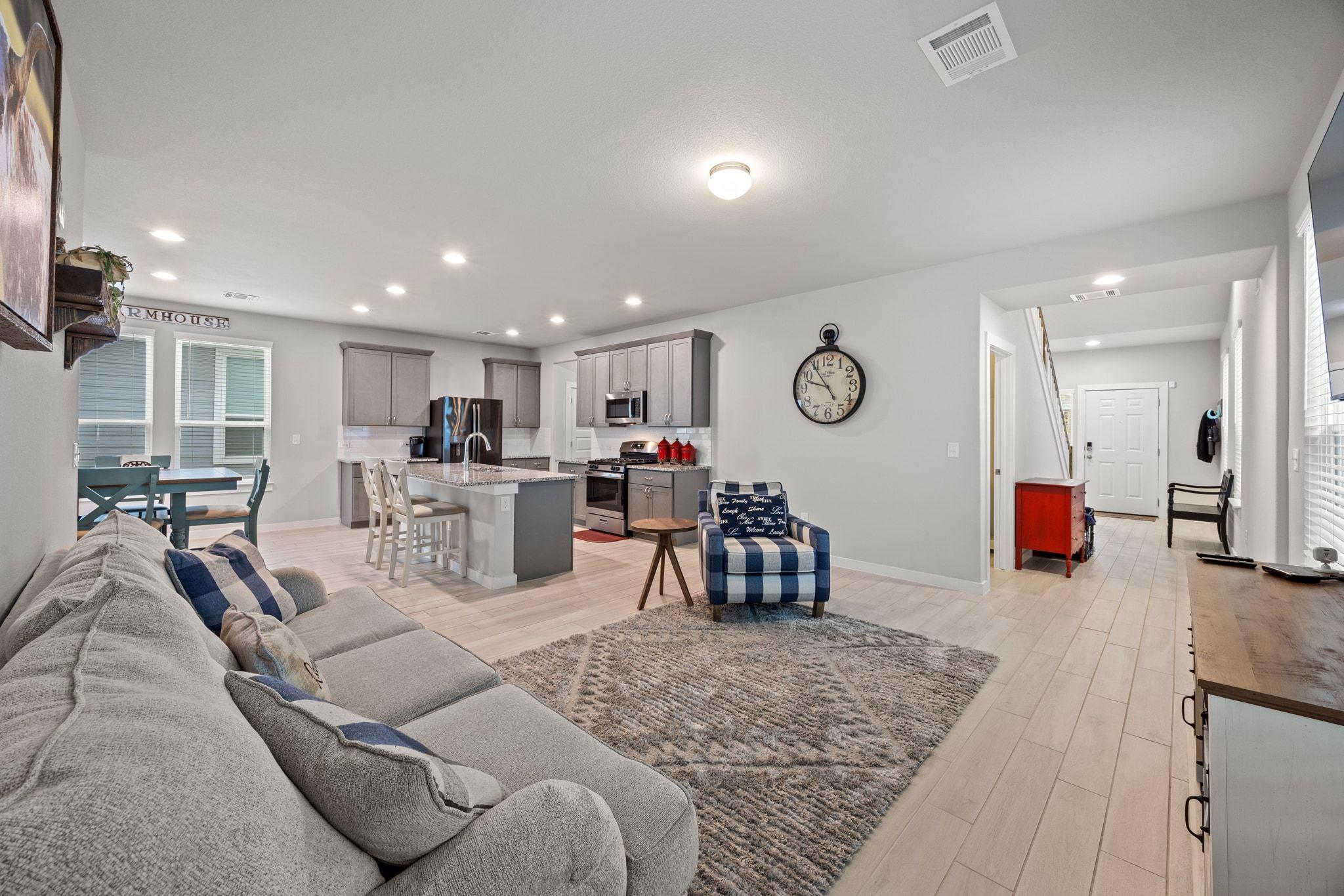 161 Appleberry Ln, Elgin, TX 78621