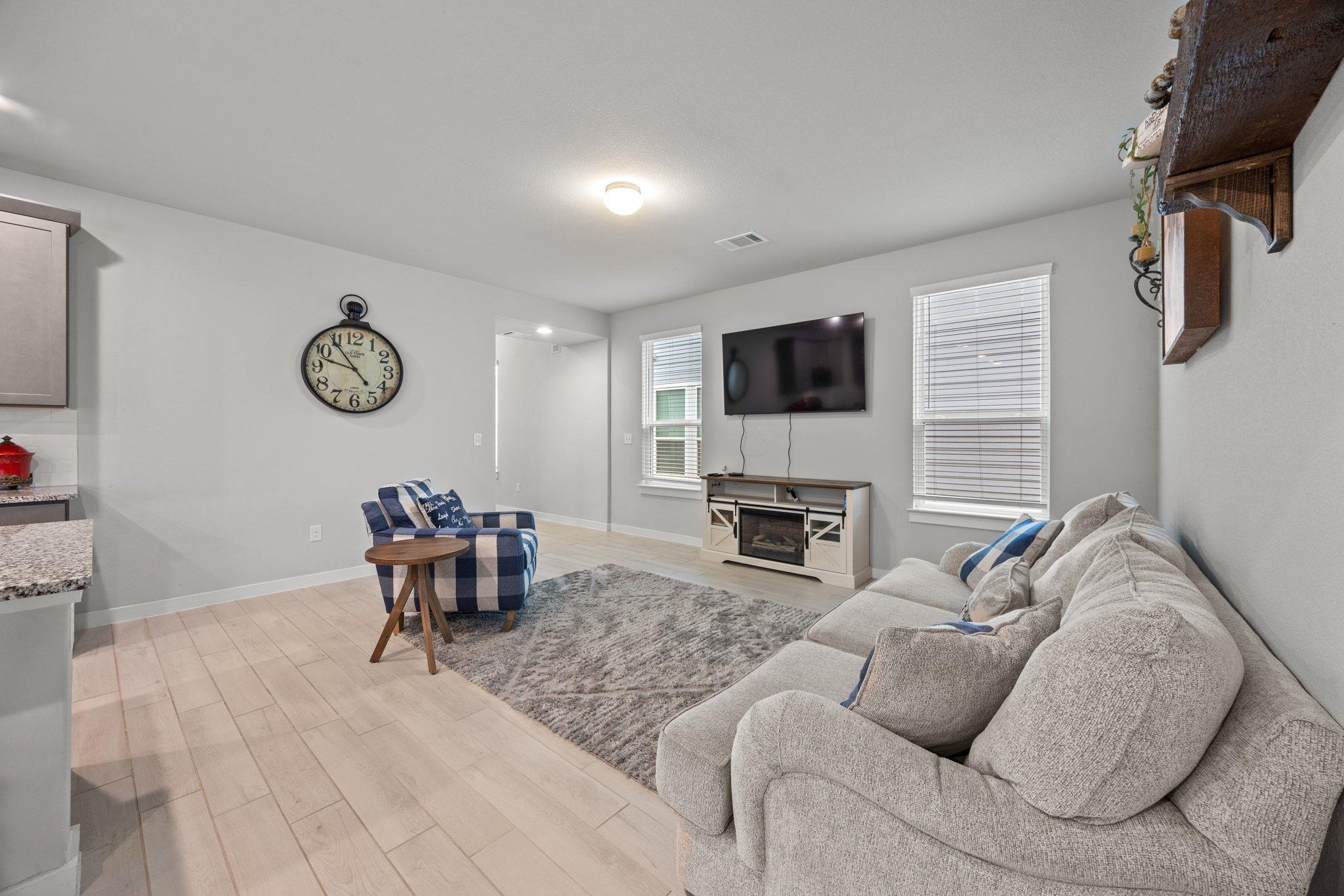 161 Appleberry Ln, Elgin, TX 78621