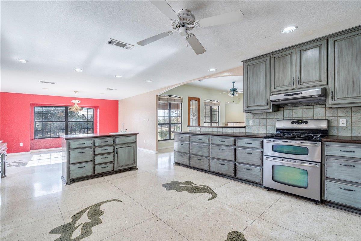 1175 Enchanted Oaks Dr, Driftwood, TX 78619