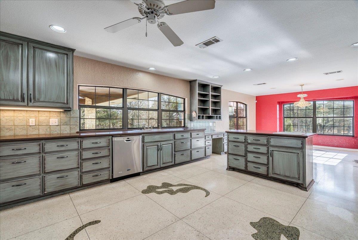 1175 Enchanted Oaks Dr, Driftwood, TX 78619