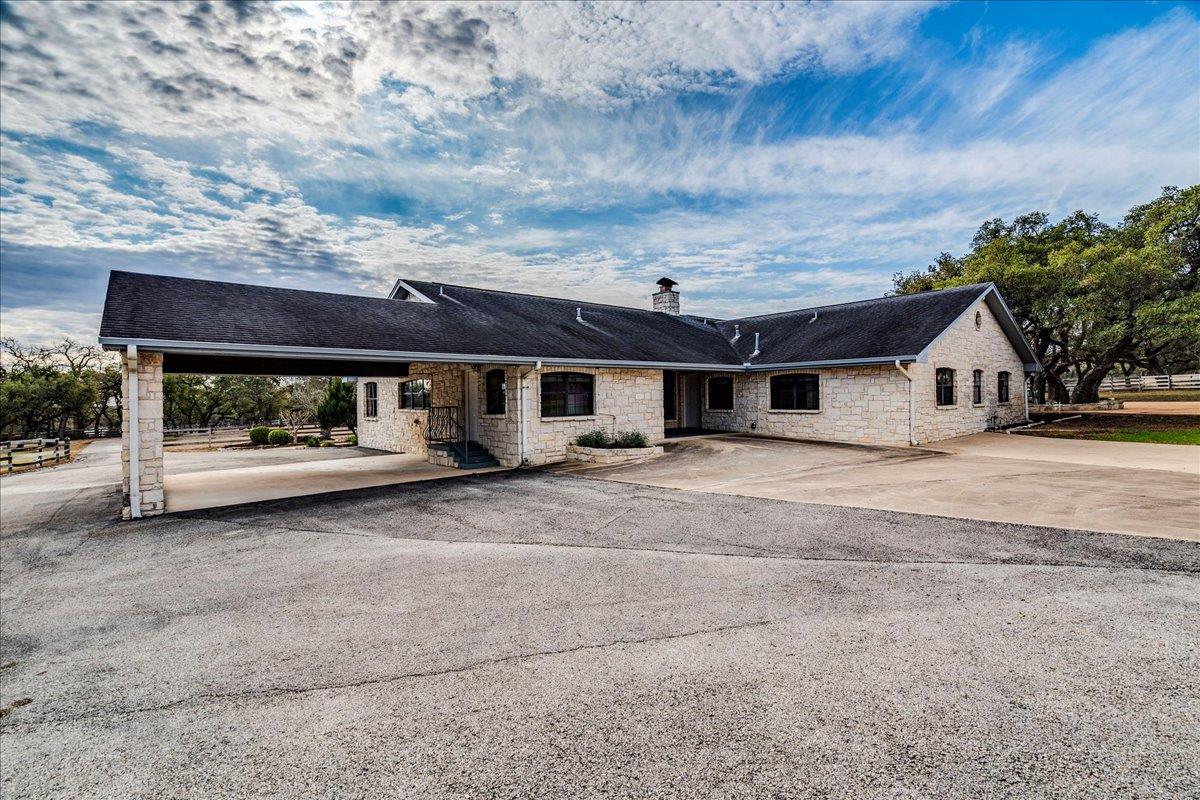 1175 Enchanted Oaks Dr, Driftwood, TX 78619