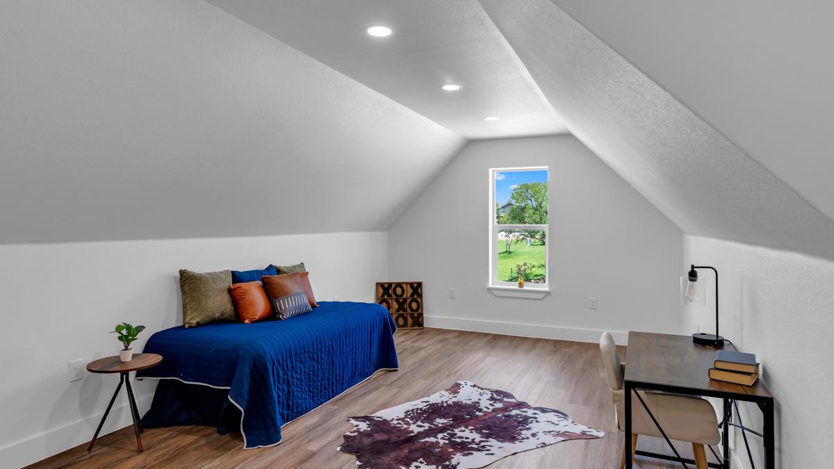 105 Chesterfield Dr, Kingsland, TX 78639