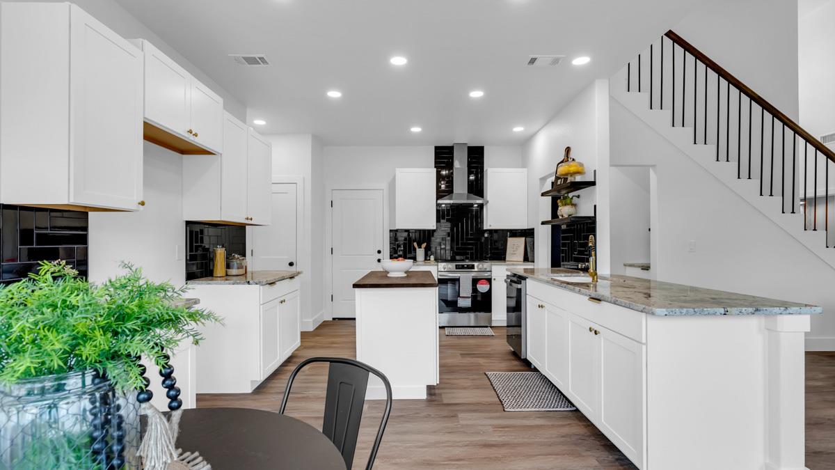 105 Chesterfield Dr, Kingsland, TX 78639