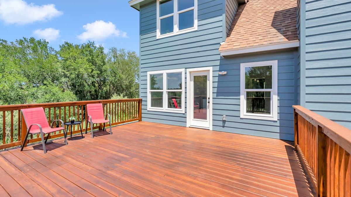 105 Chesterfield Dr, Kingsland, TX 78639