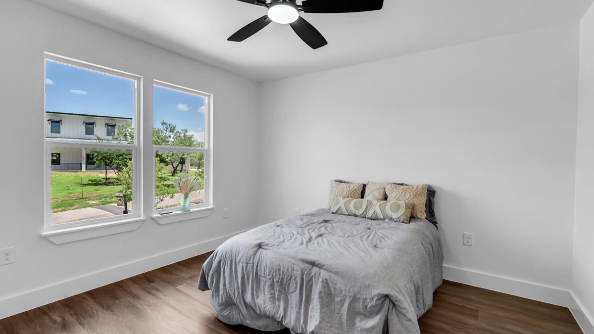 105 Chesterfield Dr, Kingsland, TX 78639