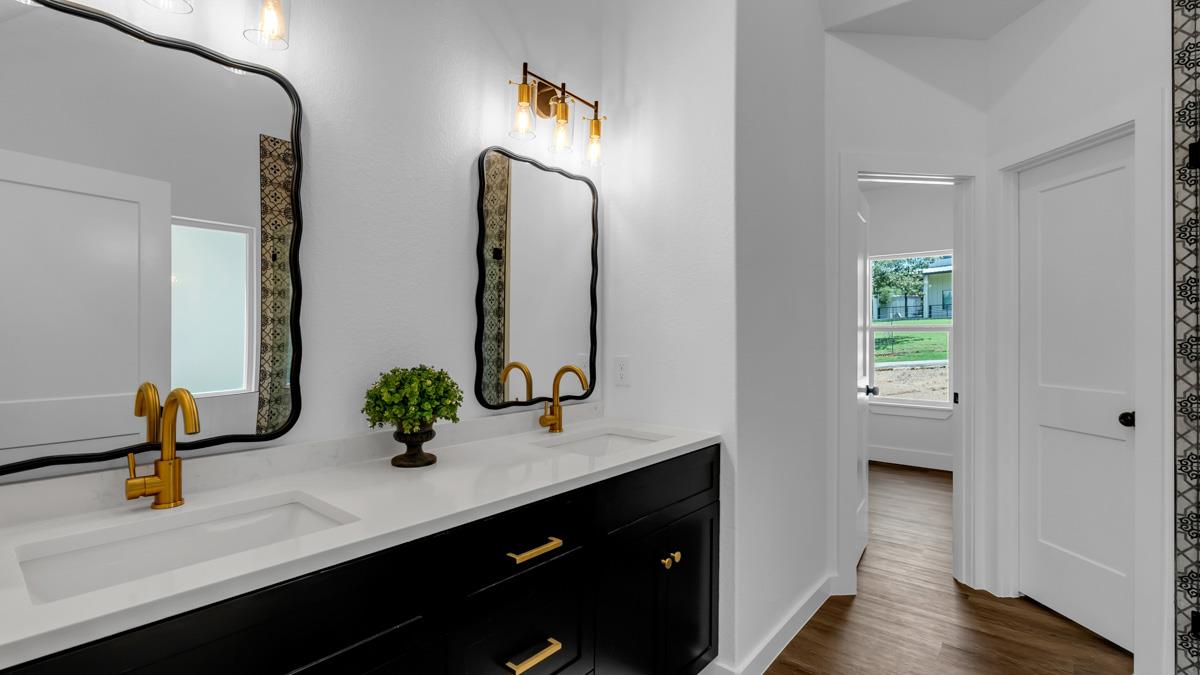 105 Chesterfield Dr, Kingsland, TX 78639