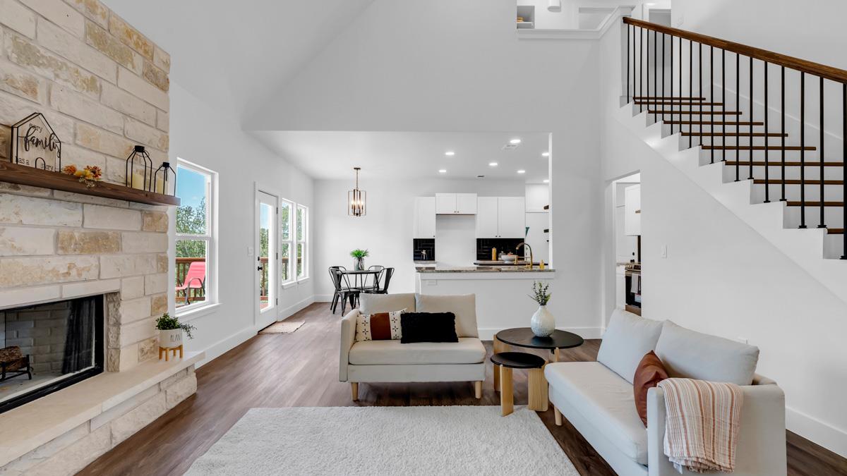 105 Chesterfield Dr, Kingsland, TX 78639