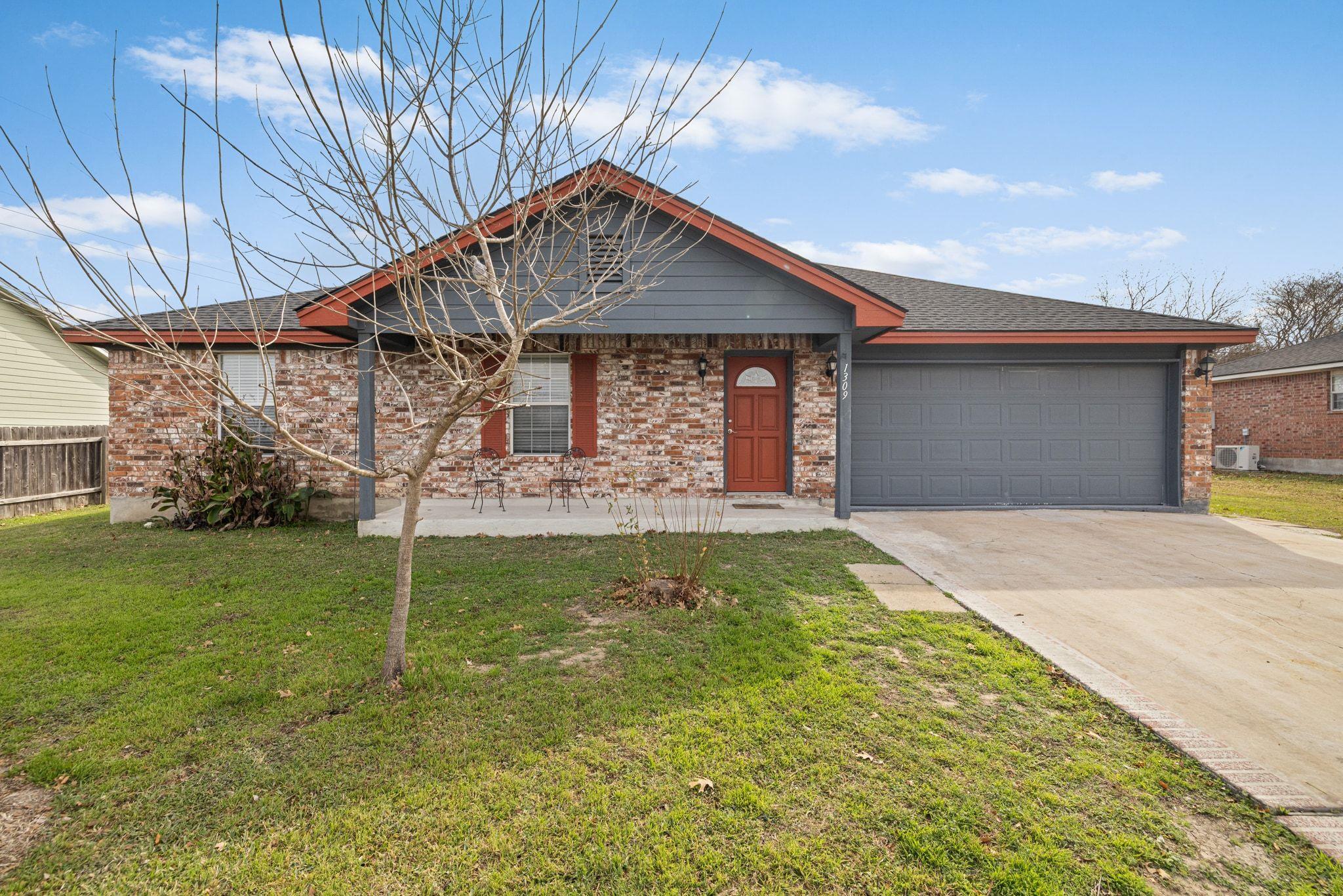 1309 Mallard Ln, Taylor, TX 76574