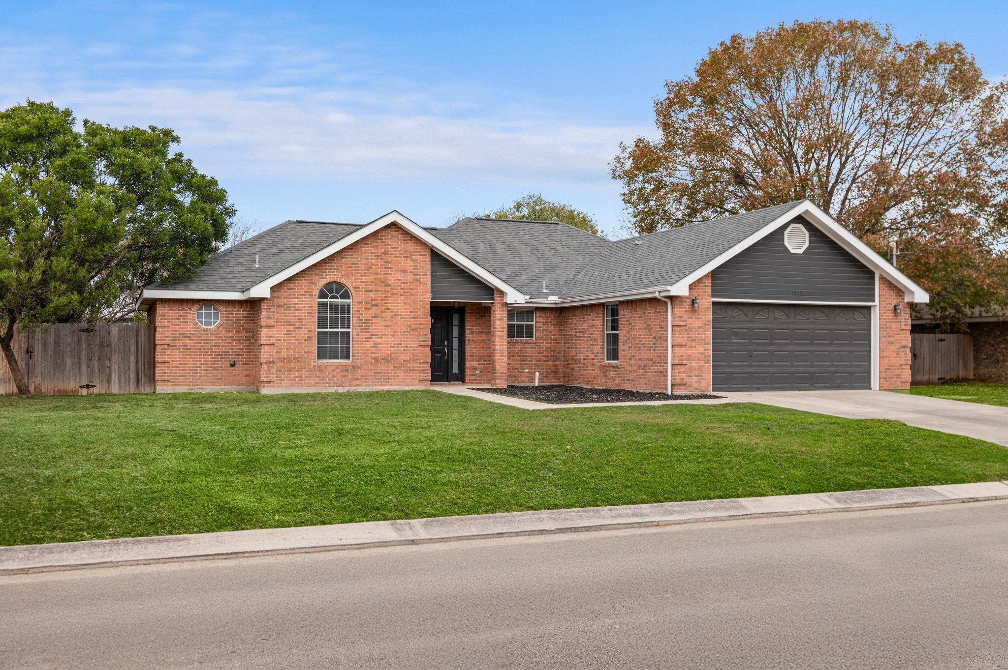 1319 Summerwood Dr, New Braunfels, TX 78130