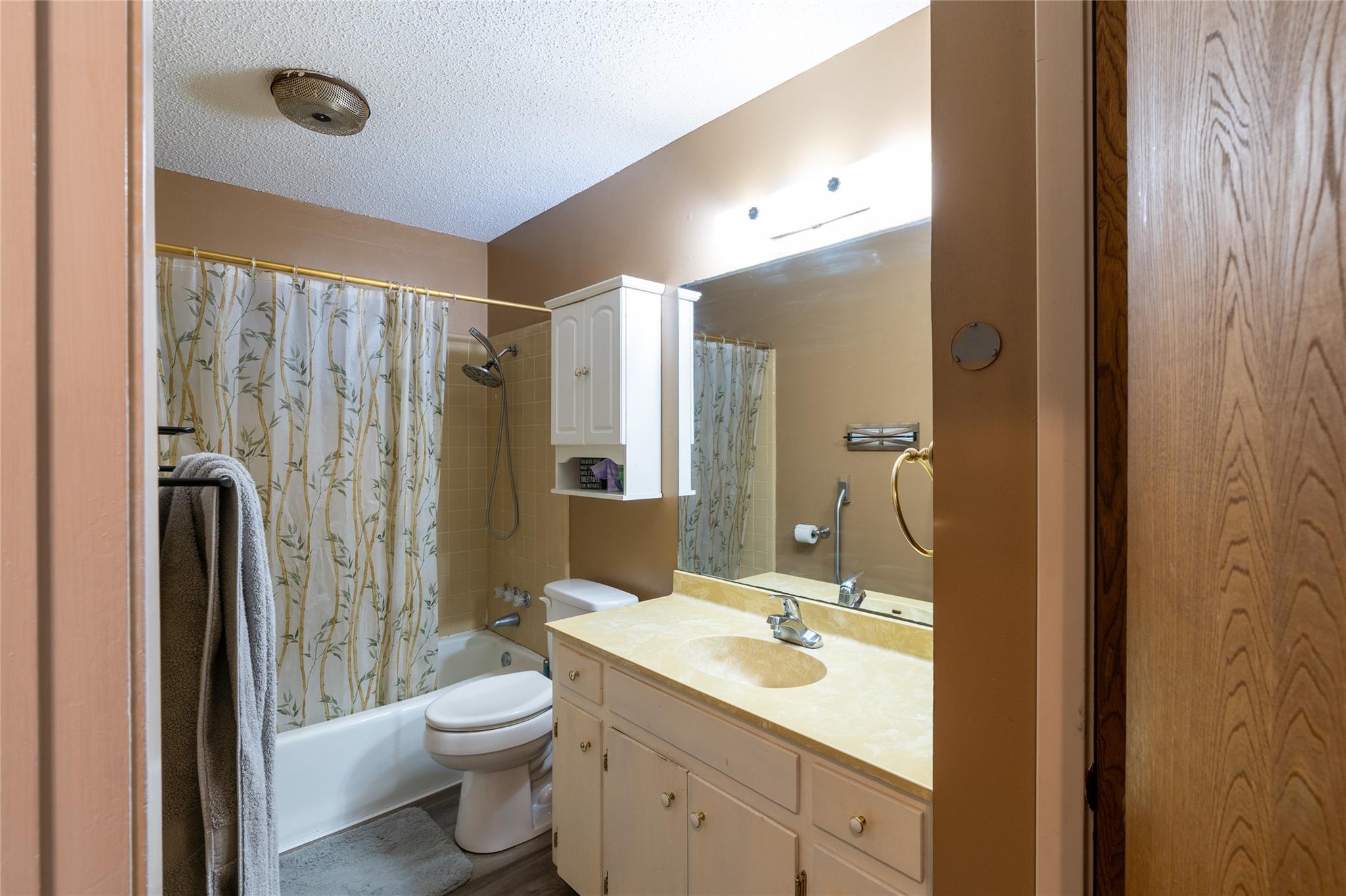 1114 Woodlawn St, Lockhart, TX 78644